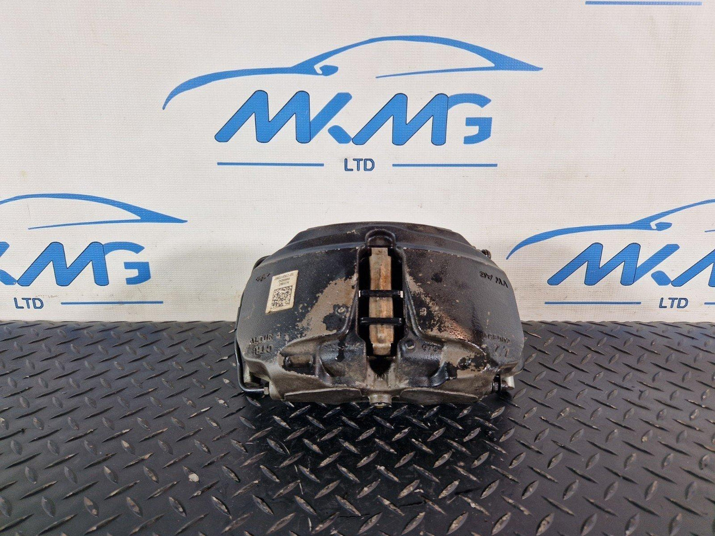 16-19 AUDI A4 B9 GENUINE FRONT LEFT PASSENGER SIDE BRAKE CALLIPER 8W05DQ