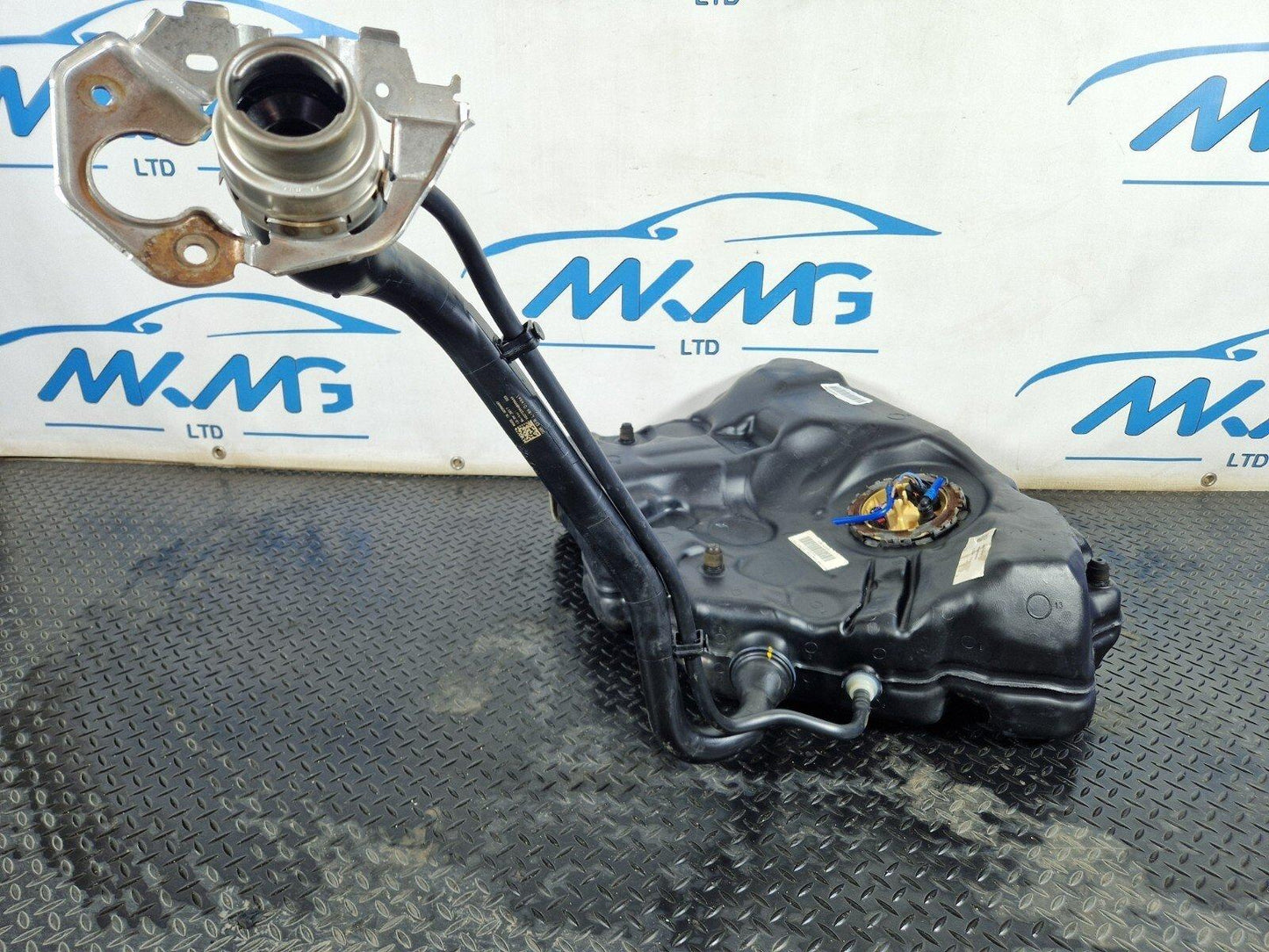 16-19 AUDI A4 B9 DIESEL GENUINE OEM FUEL TANK WITH PUMP 8W0201021CG