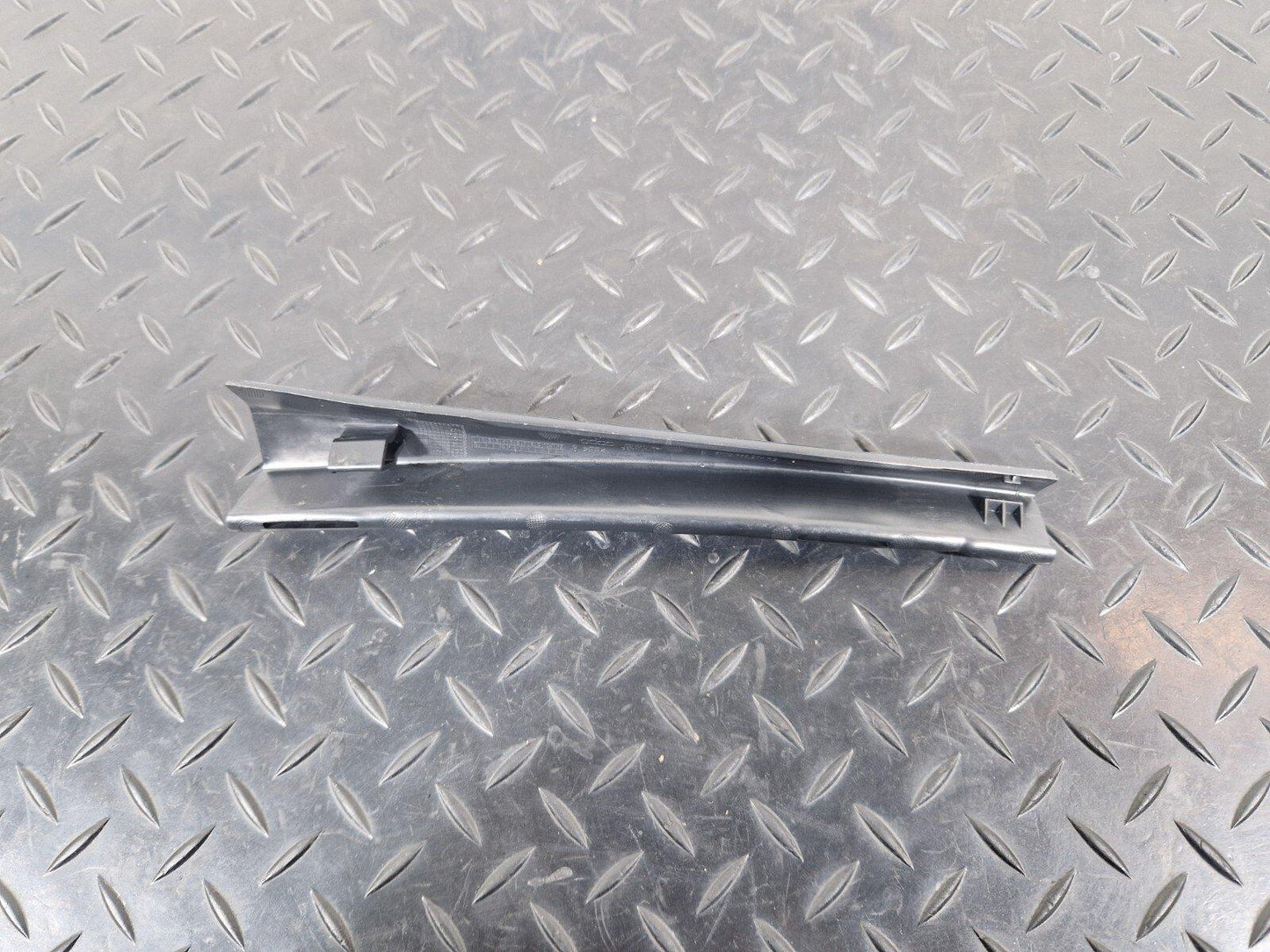 16-19 AUDI A4 AVANT B9 S-LINE GENUINE RIGHT SIDE A PILLAR BRACKET 8W0868204