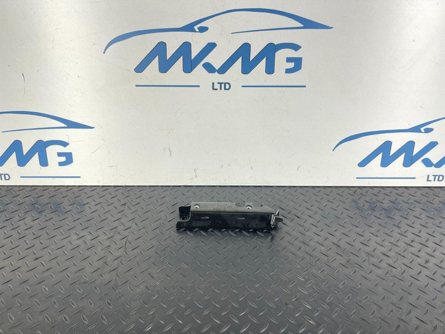16-19 AUDI A4 B9 GENUINE MOUNTING FOR TIE-DOWN EYE 8W9813982