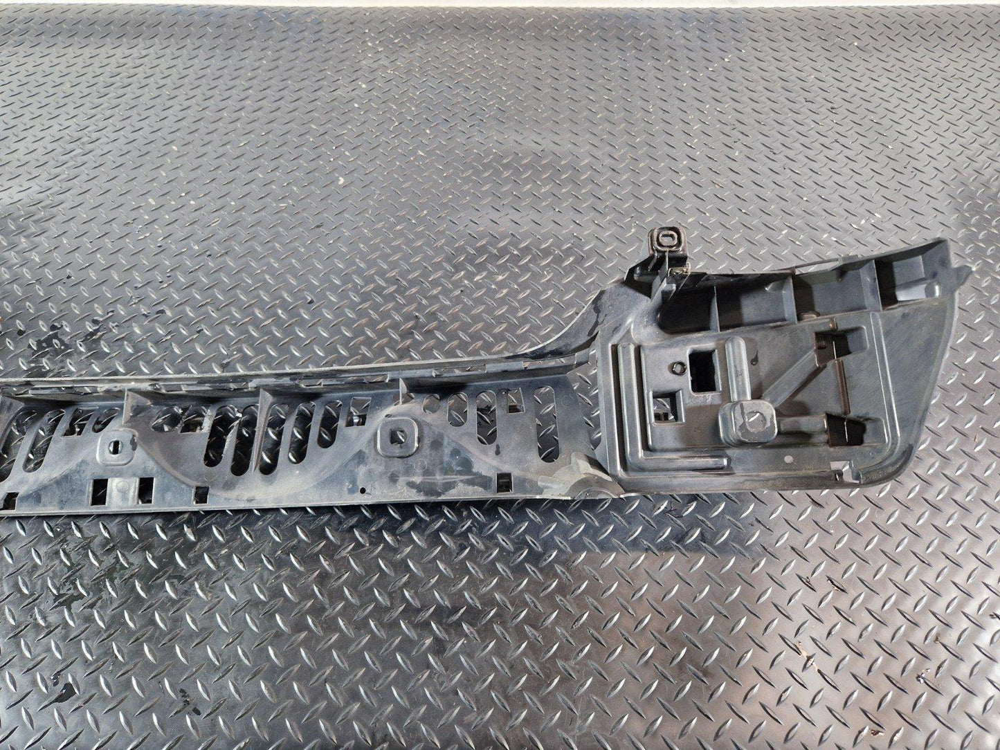 11-18 BMW 6 SERIES F13 REAR BUMPER MOUNT BRACKET CENTRE MIDDLE 7223161