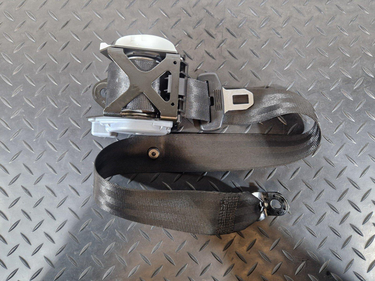10-17 AUDI A8 4H REAR MIDDLE CENTER SEAT BELT 4H0857737A 4H0857807H