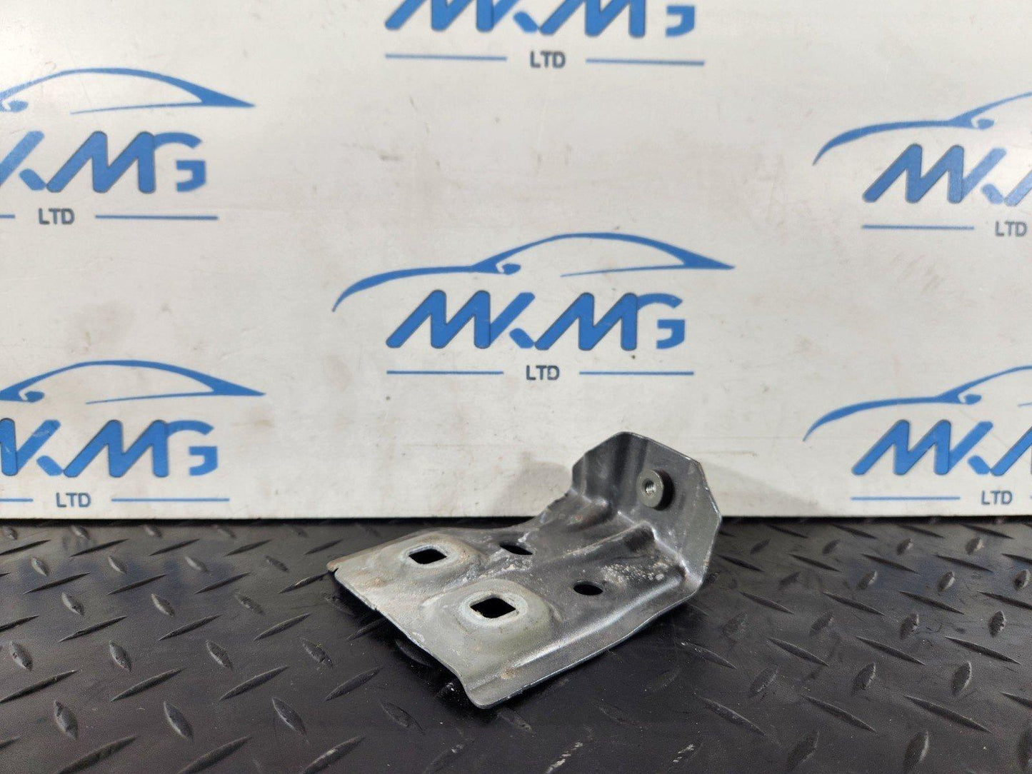 19-ON MERCEDES B CLASS W247 GENUINE FRONT LEFT FENDER REAR BRACKET A2478801100