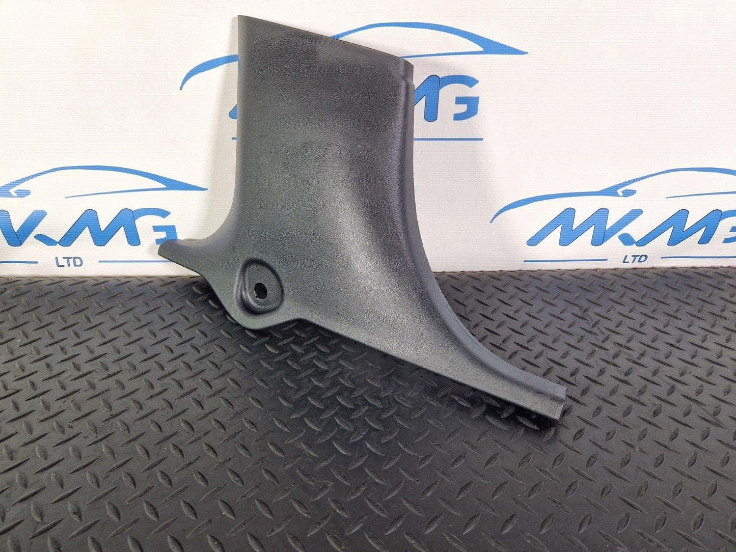12-18 MERCEDES BENZ W176 PASSENGER SIDE LOWER B-PILLAR COVER TRIM A1766920100