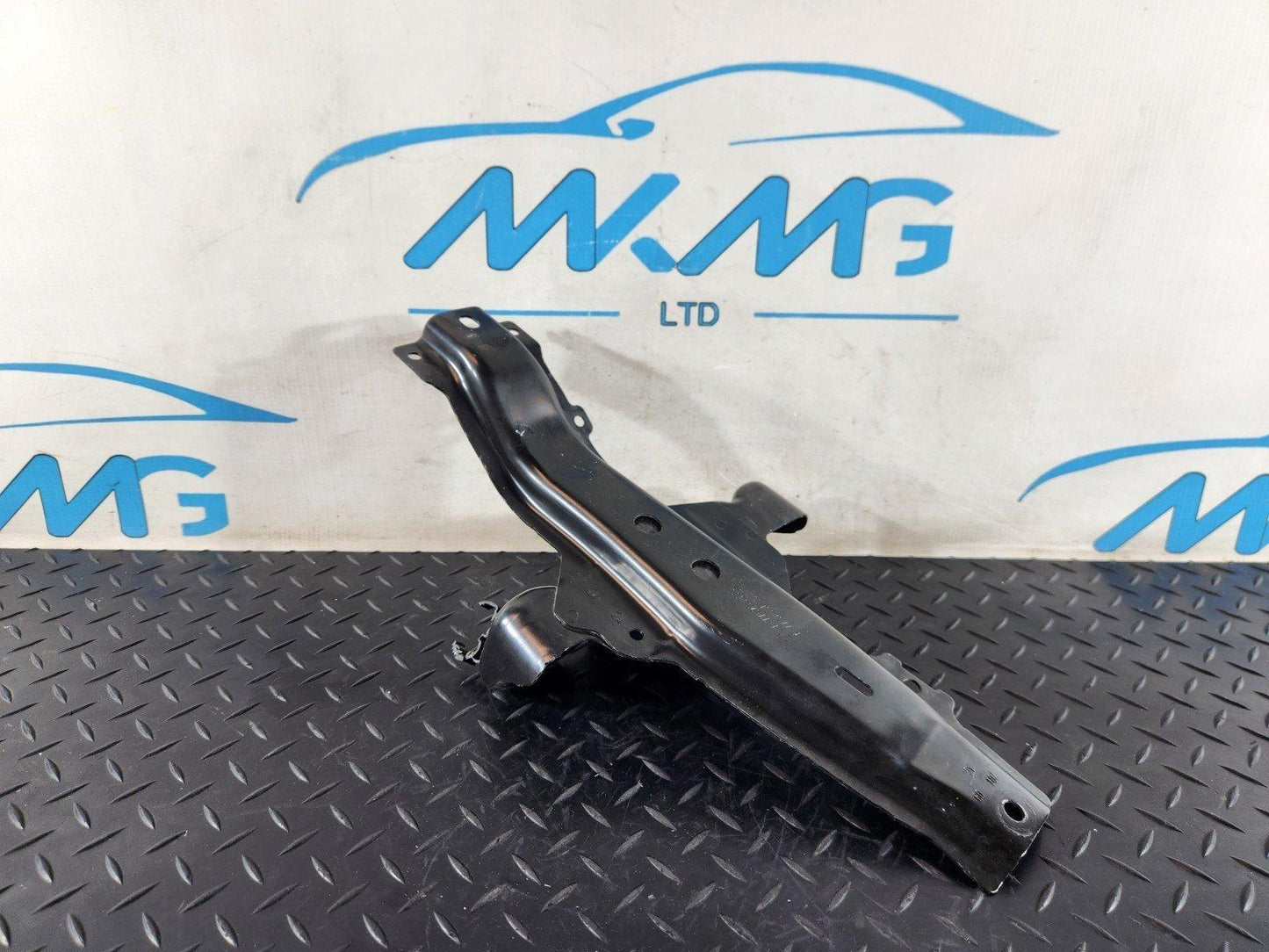 19-ON MERCEDES BENZ B CLASS W247 BATTERY MOUNT HOLDER BRACKET A1776265300