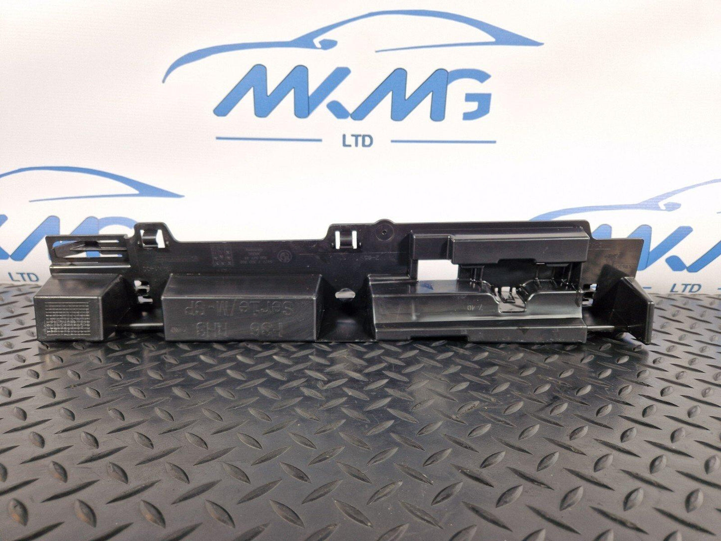 12-18 BMW 4 SERIES F36 LCI M-SPORT RIGHT DRIVER O/S SKIRT BRACKET MOUNT 7320208