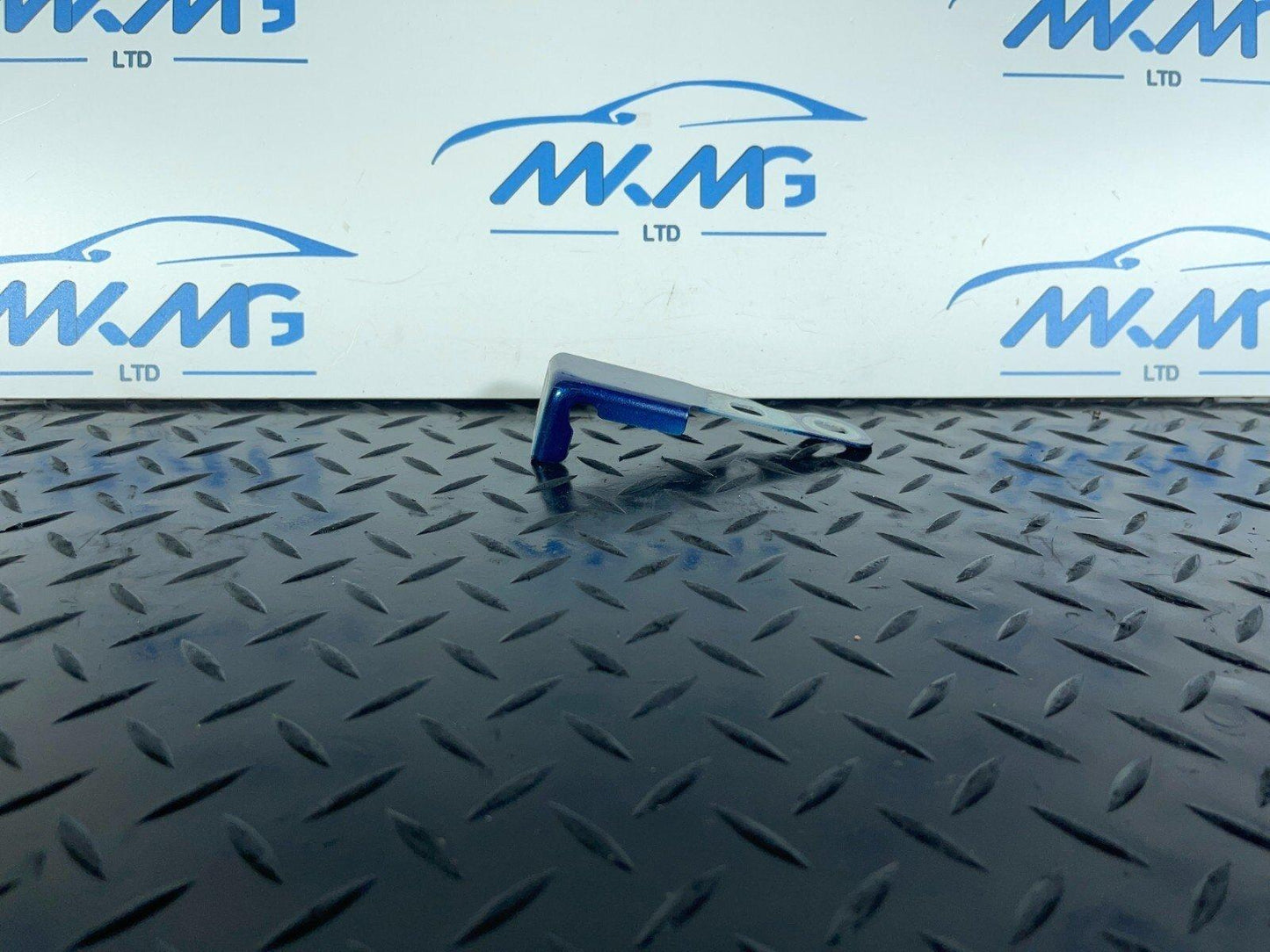 16-23 AUDI A5 F5 SPORTBACK S-LINE  WING FENDER BRACKET FRONT RIGHT 8W6821434