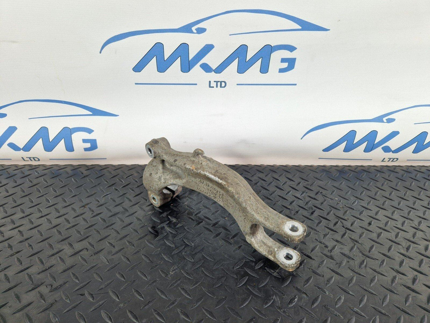 16-19 AUDI A4 B9 GENUINE FRONT LEFT SIDE N/S SUSPENSION STRUT BRACKET 8W0413037
