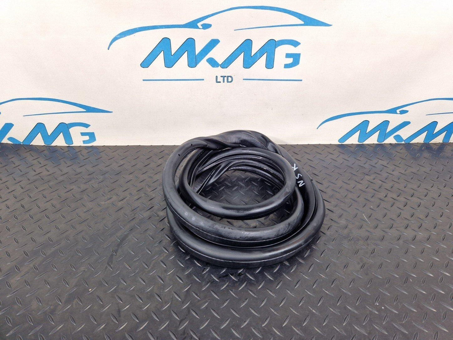 14-20 MERCEDES BENZ GLA X156 REAR DOOR RUBBER SEAL FITS LEFT & RIGHT A1566920176