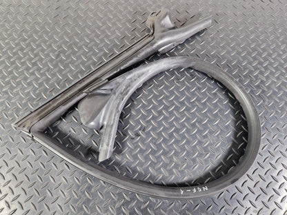10-18 AUDI A7 4G FRONT LEFT GASKET STRIP DOOR RUBBER WEATHER SEAL 4G8845353