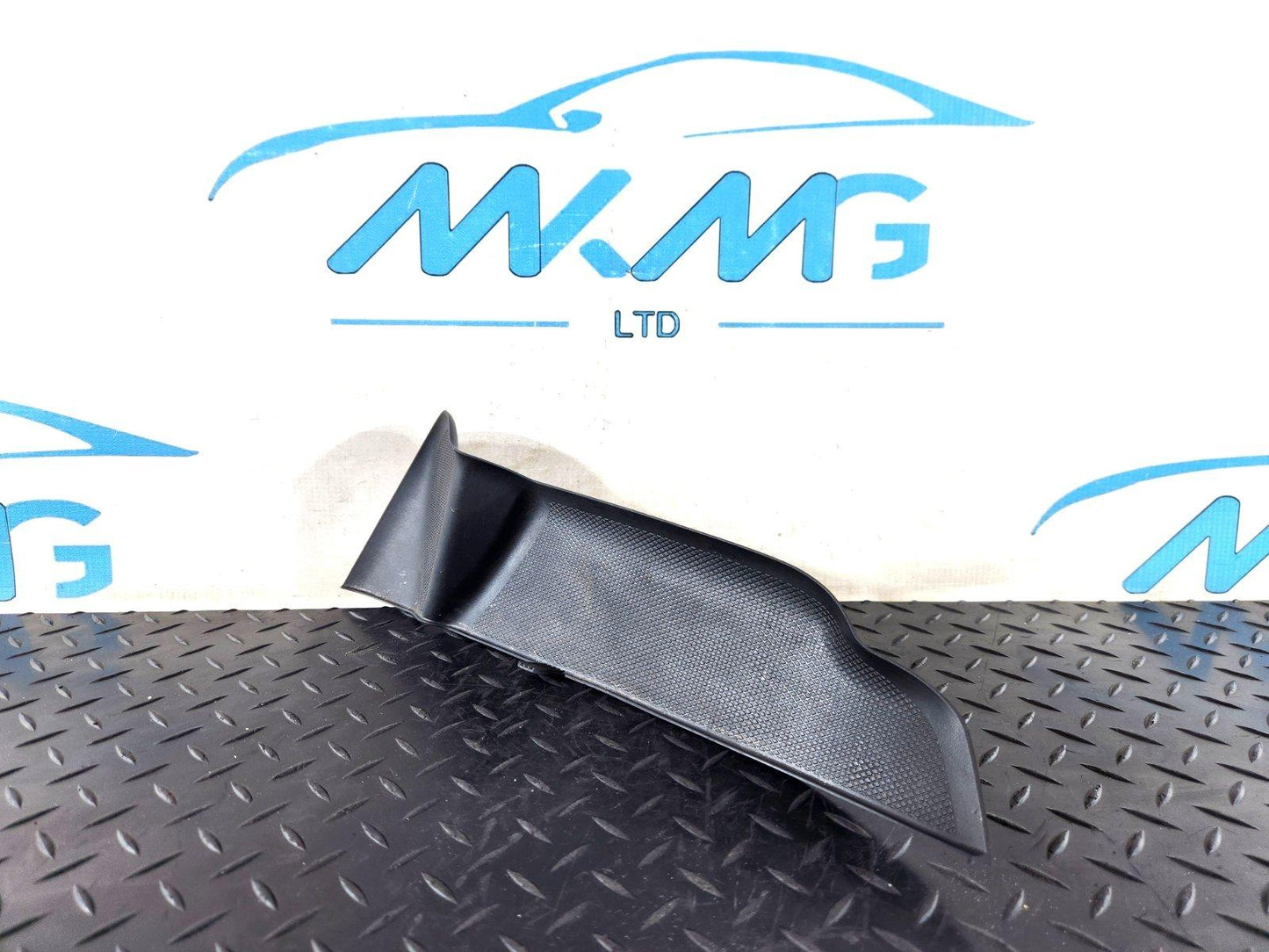 19-ON MERCEDES BENZ B CLASS W247 FRONT RIGHT DOOR POCKET INSERT A2477270200