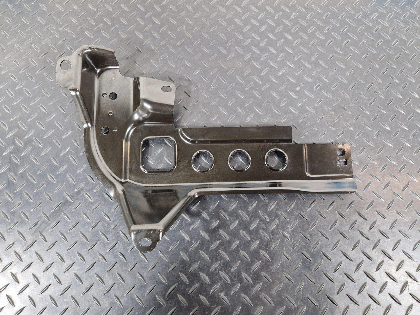 14-21 MERCEDES BENZ C200 W205 BOOT TRUNK FLOOR RIGHT SUPPORT BRACKET A2056100002