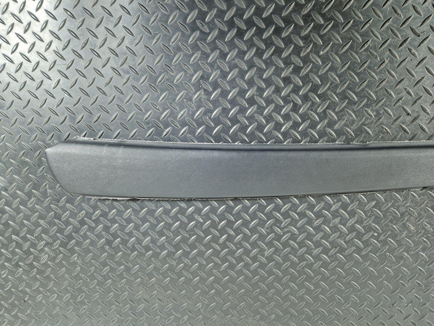 10-13 BMW X5 E70 LCI LEFT SIDE CENTER CONSOLE TRIM COVER PANEL IN BLACK 0117828