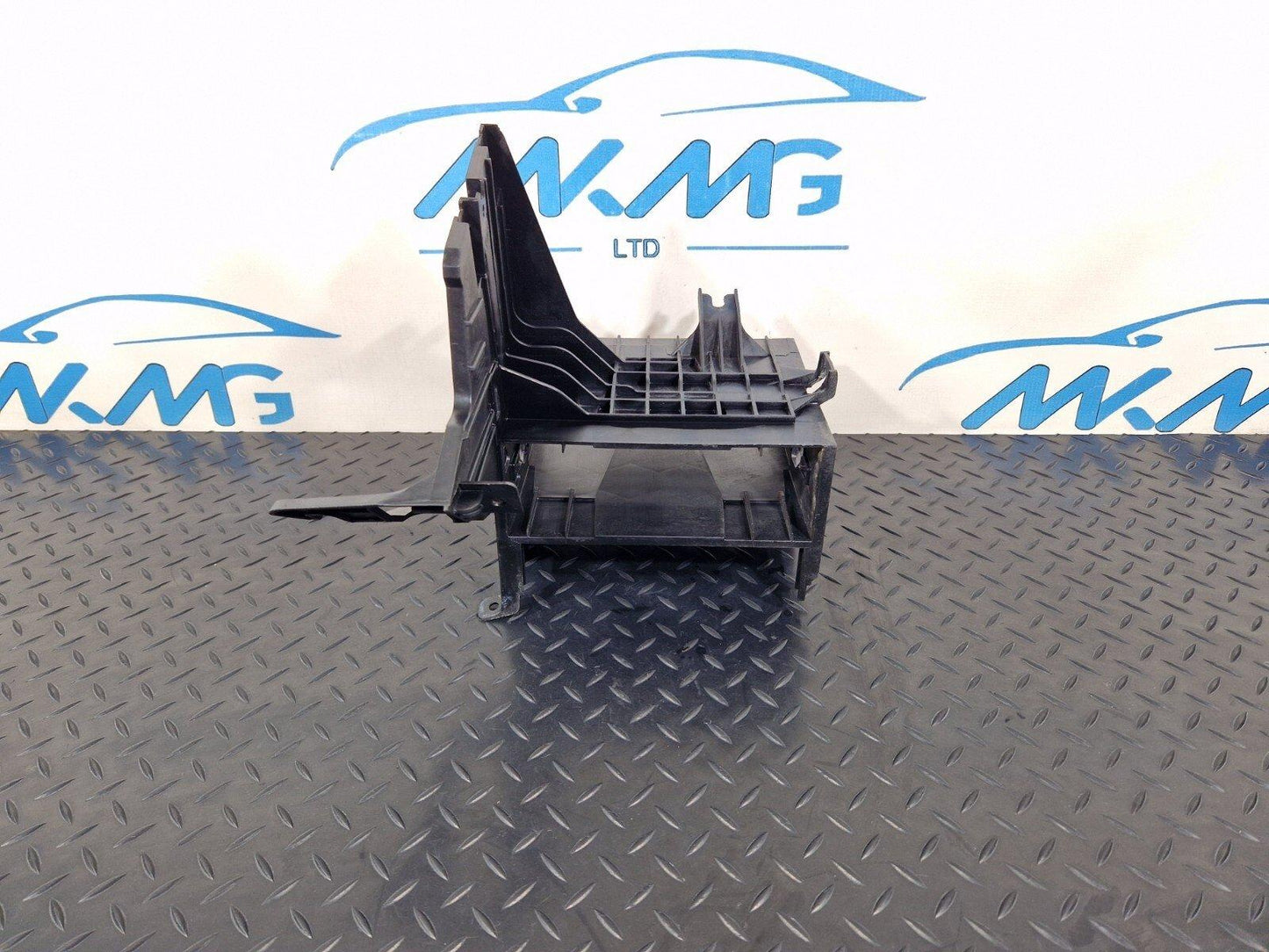 12-17 AUDI S5 CONVERTIBLE MULTIMEDIA UNIT BRACKET MOUNT HOLDER 8F0035313A