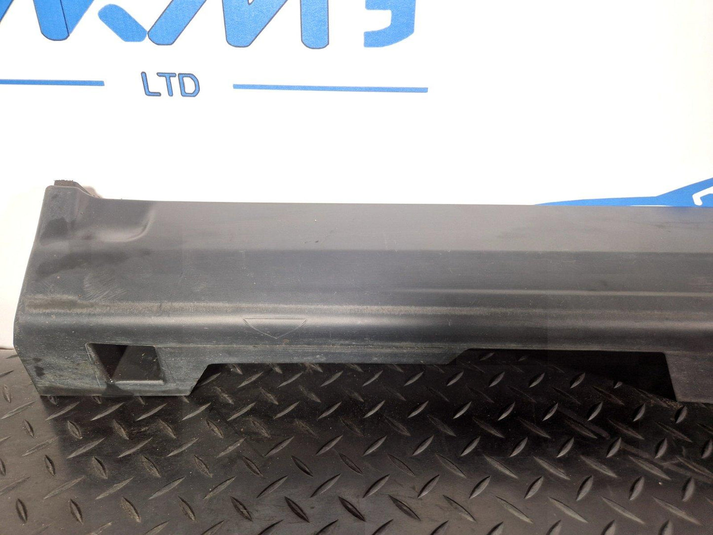 2019-ON  LAND ROVER DISCOVERY L550 LCI RIGHT O/S SKIRT IN BLACK FK72-10154-AE