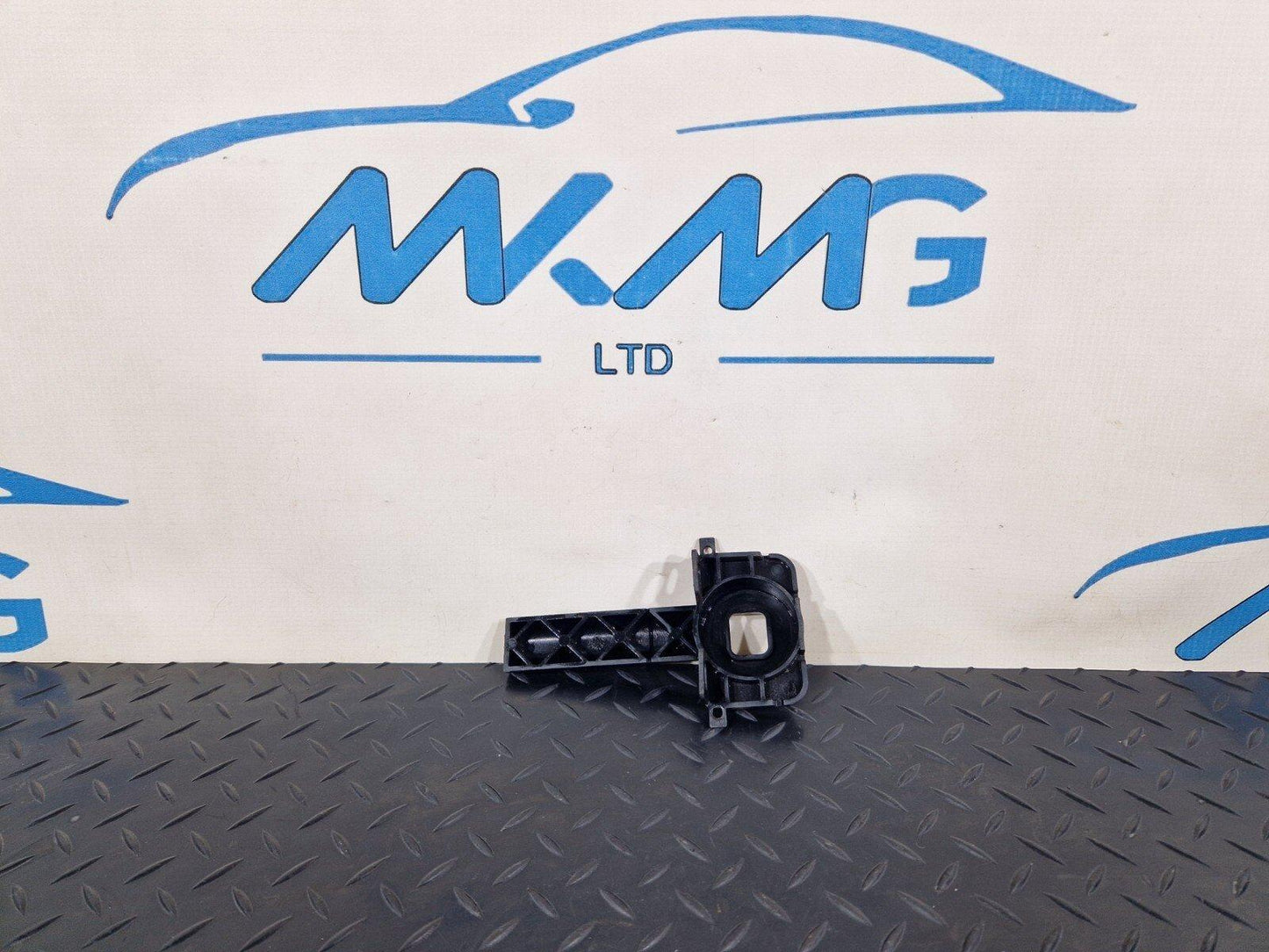12-18 AUDI A6 C7 GENUINE COOLANT REGULATOR SUPPORT 4G0805201