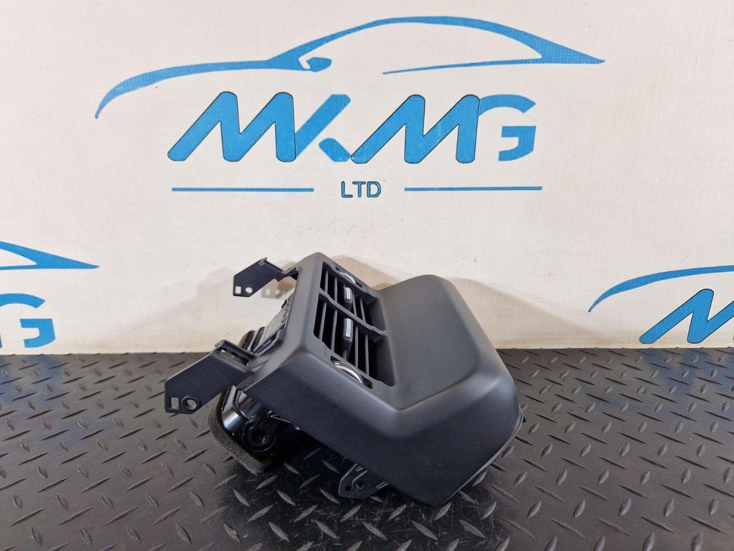 19-ON RANGE ROVER EVOQUE L551 OEM REAR CENTRE CONSOLE VENTS TRIM K8D2-67448-A