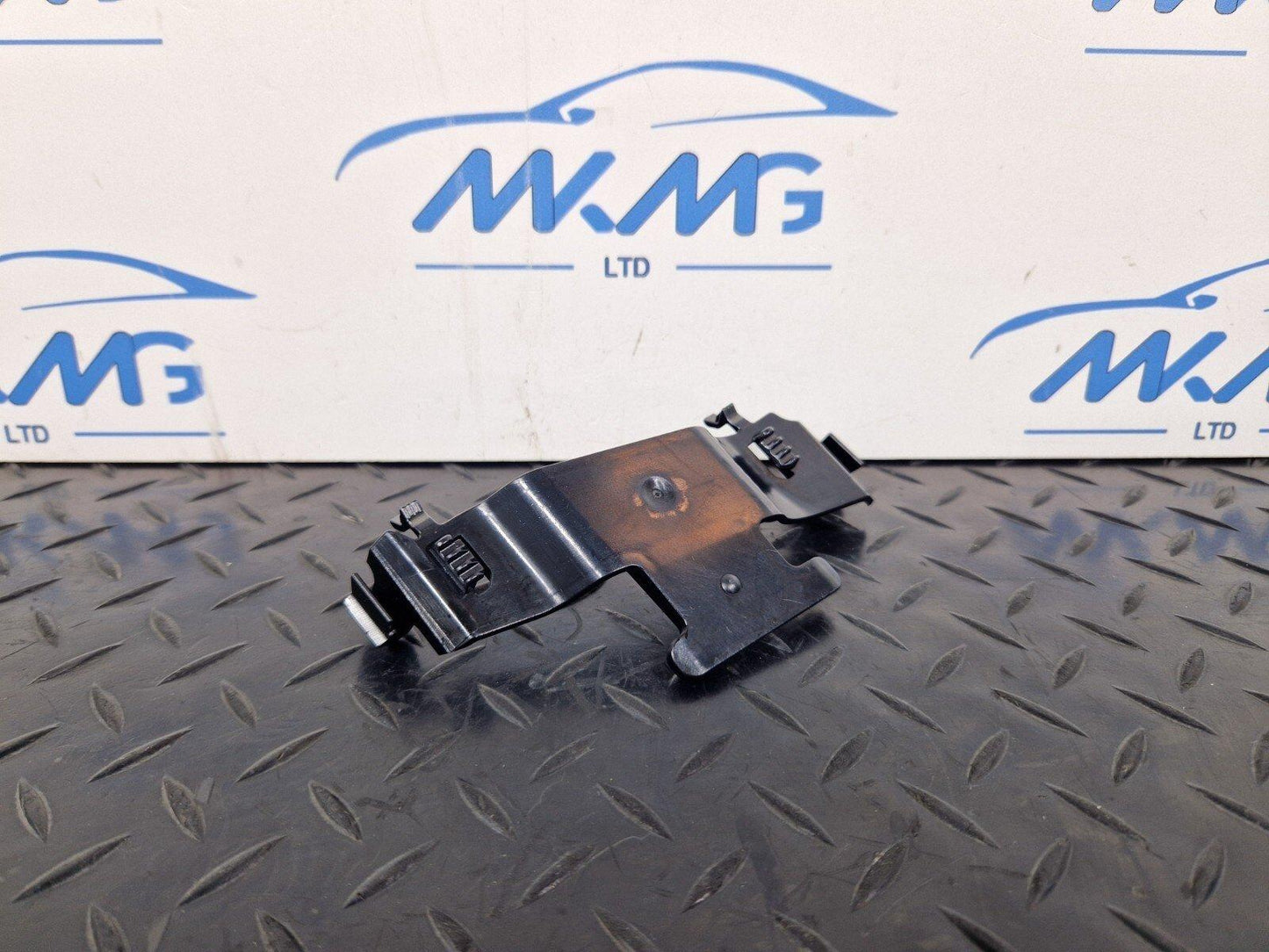 16-19 AUDI A4 AVANT B9 S-LINE PILLAR SEAT BELT GUIDE GUIDE BRACKET 8W0867192