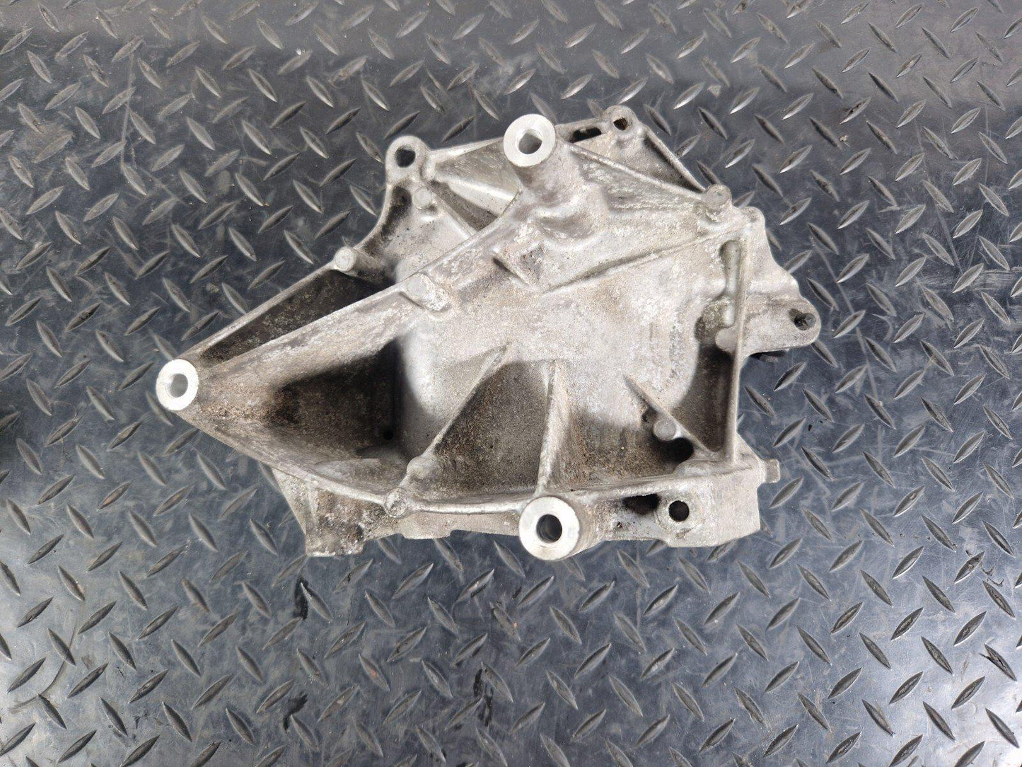 14-21 MERCEDES BENZ C E CLS W205 W213  ENGINE BRACKET A6512340339