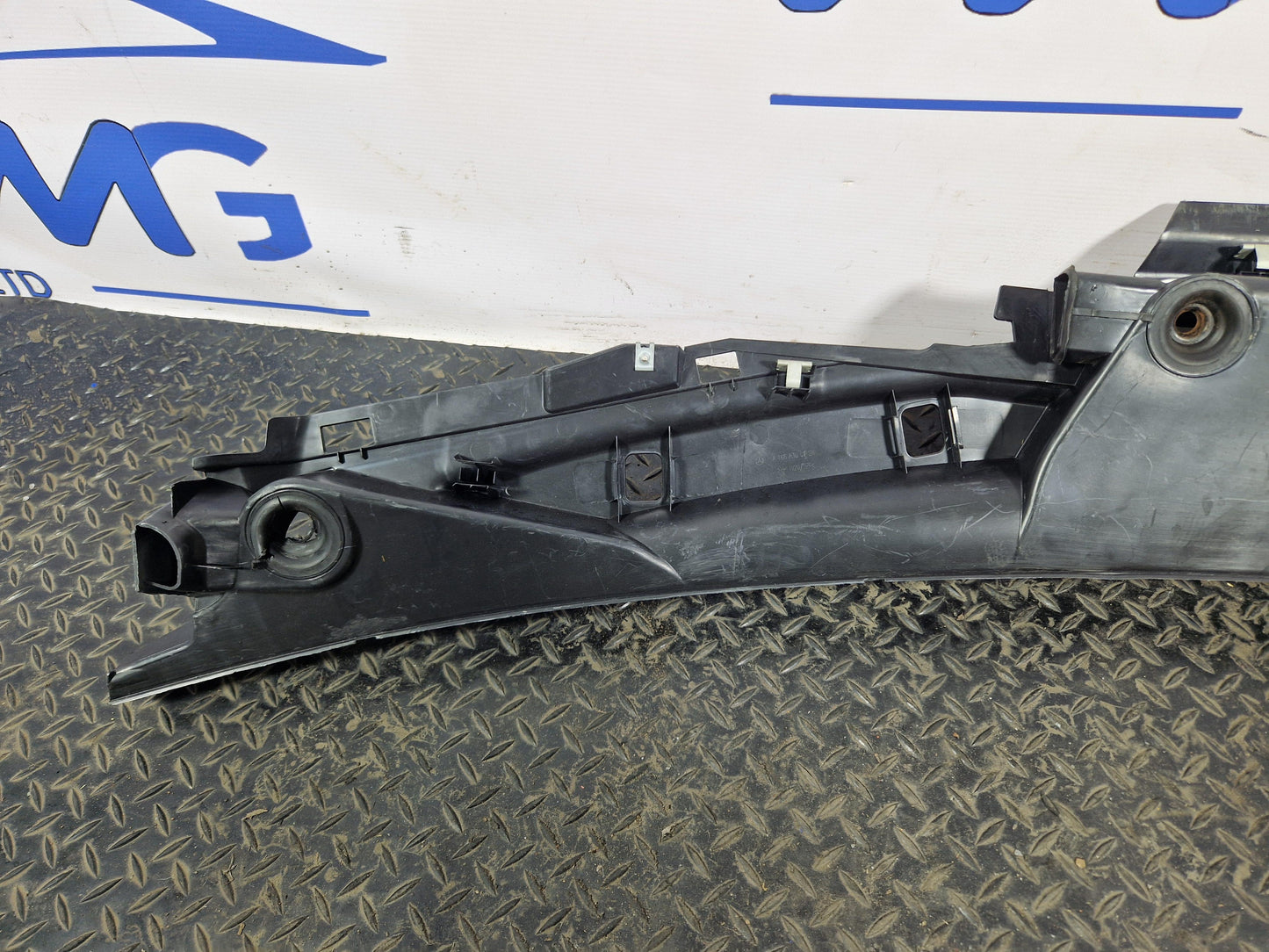 16-19 MERCEDES BENZ GLE W166 GENUINE WINDSCREEN SCUTTLE PANEL A1668300128