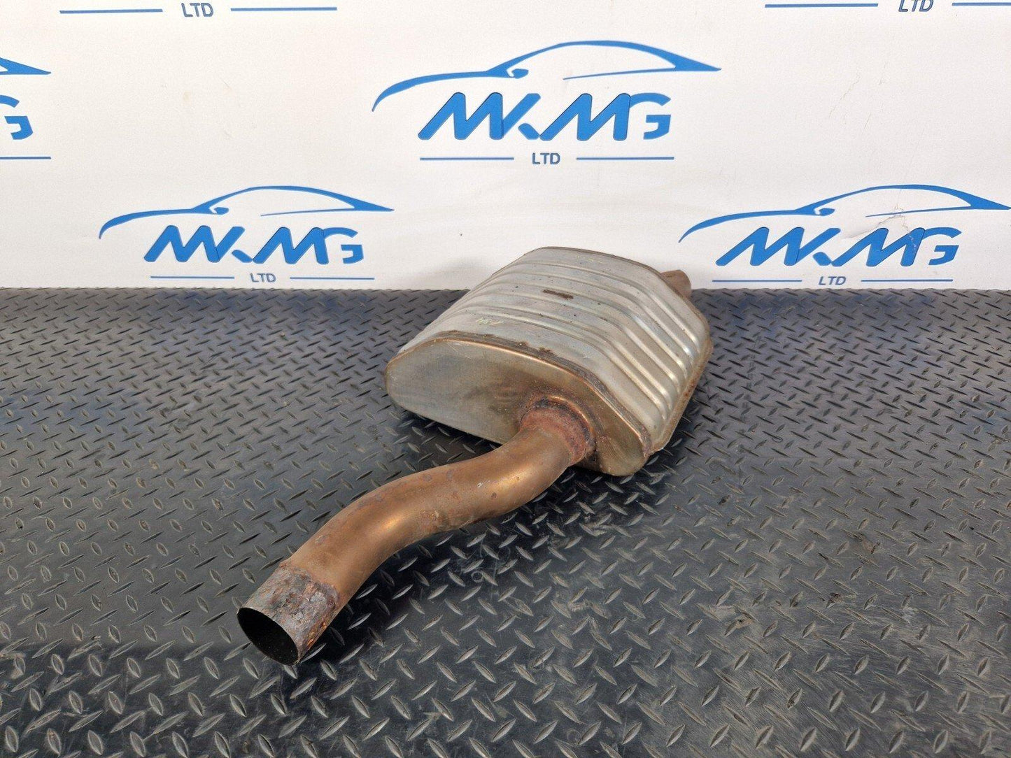 16-19 AUDI A4 B9 EXHAUST SILENCER CENTRE BOX 8W0253211F