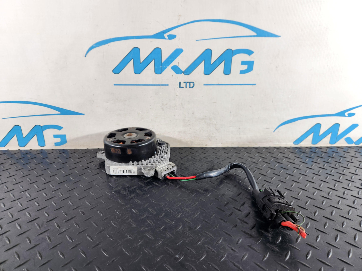 BMW 118i F40 Hatchback Genuine Radiator Cooling Fan Motor Unit 59115104 6900537