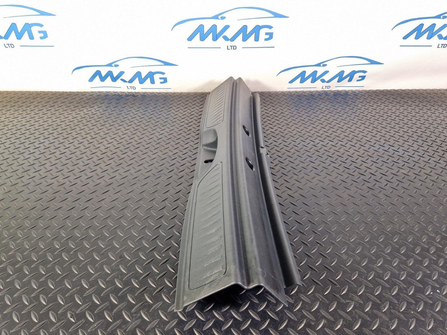 12-18 MERCEDES BENZ B-CLASS W246 REAR BOOTLID CATCH TRIM PANEL A2466900041