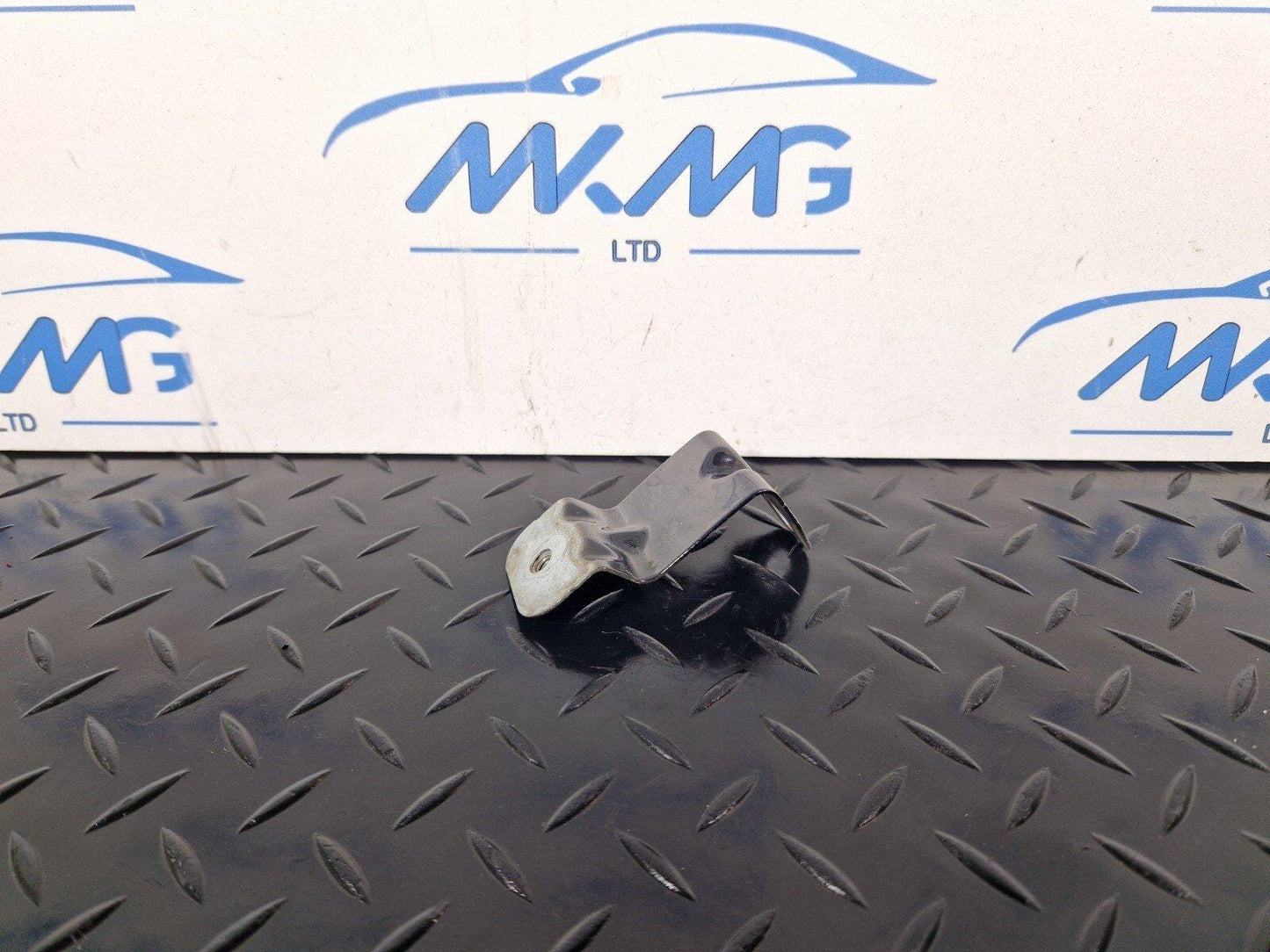 16-24 AUDI A5 F5 GENUINE WING FENDER BRACKET FRONT 8W6821471