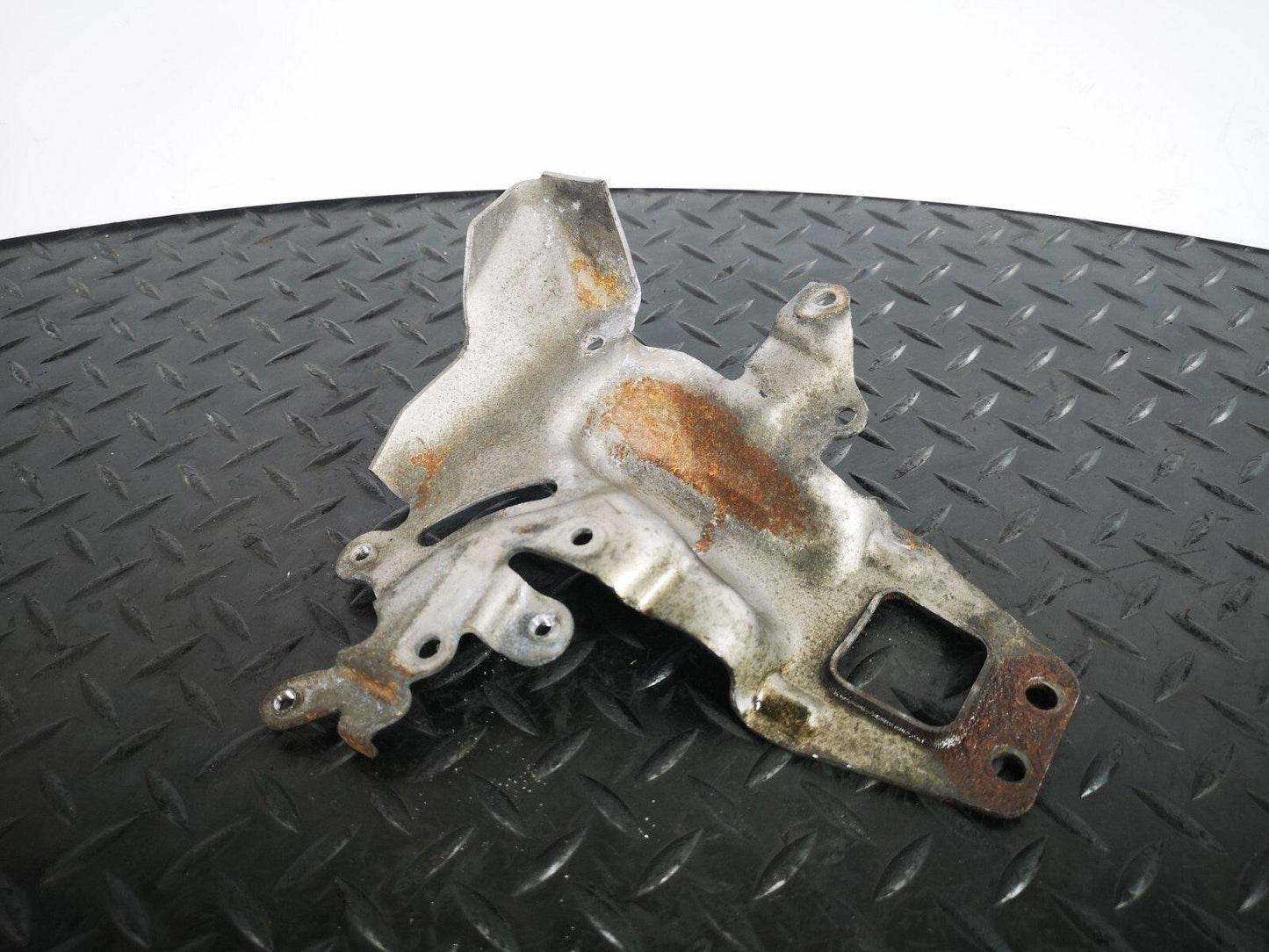 MERCEDES A B CLASS 1.8/2.1 W176 W246 GLOW PLUG RELAY SUPPORT BRACKET A6510901641