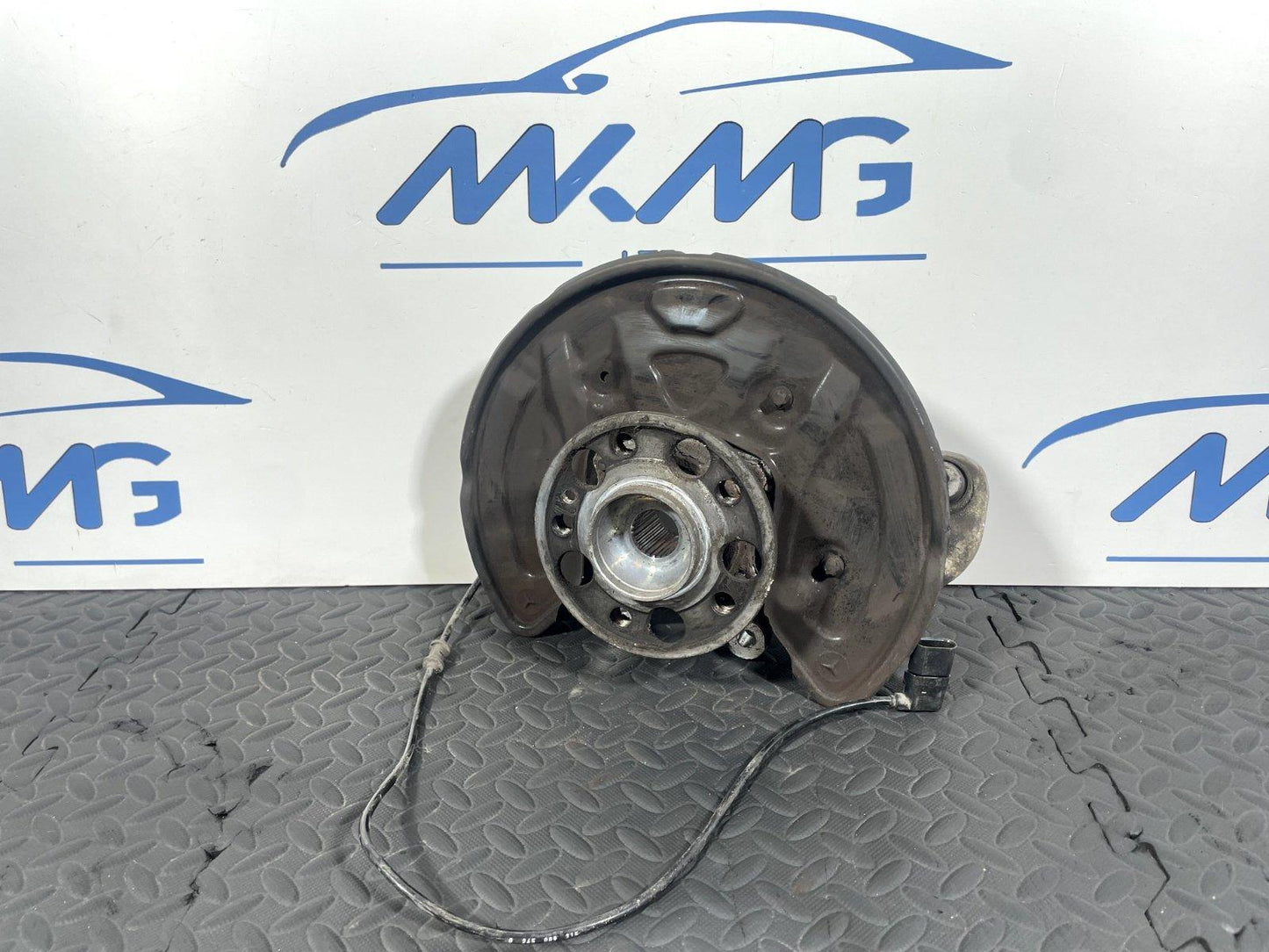 14-21 MERCEDES C300 W205 REAR RIGHT DRIVER SIDE WHEEL HUB A2055467480