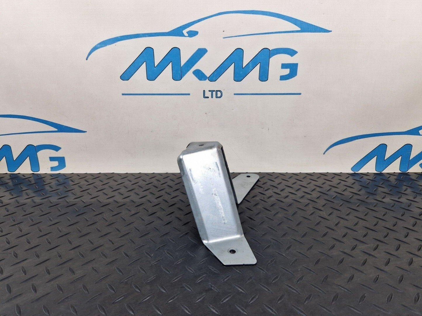 MERCEDES BENZ VITO W447 OEM REAR RIGHT SIDE WALL TRIM BRACKET HOLDER A4476920414
