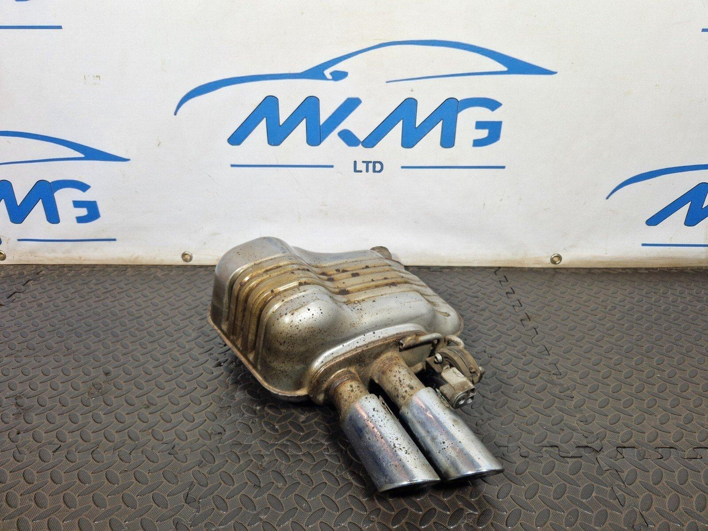 AUDI A4 B9 REAR EXHAUST BOX 8W0253611D BY32061419CZ