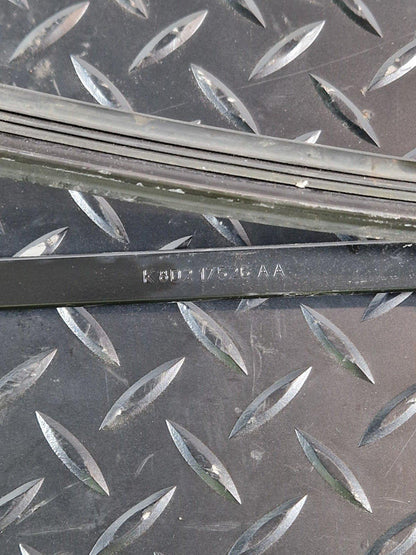 19-ON RANGE ROVER EVOQUE L551 FRONT RIGHT O/S SIDE WIPER ARM & BLADE K8D217526AA