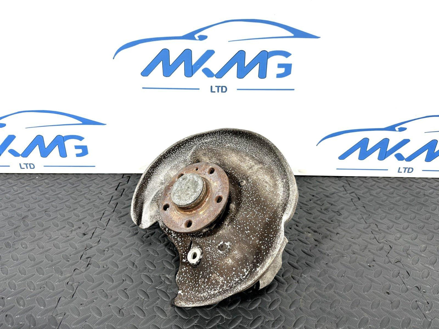 16-19 AUDI A4 B9 S-LINE GENUINE REAR LEFT N/S WHEEL HUB & BEARING 8W0505431S