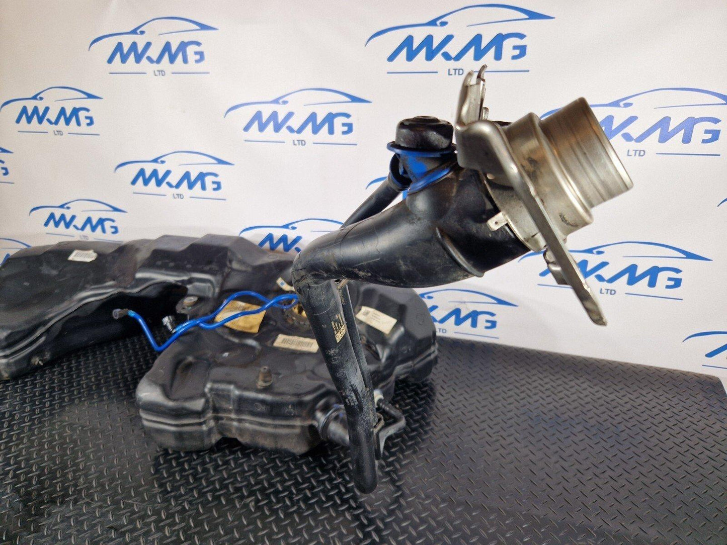 16-19 AUDI A4 B9 QUATTRO 2.0TDI DIESEL ENGINE FUEL TANK & PUMP 8W0201021CL