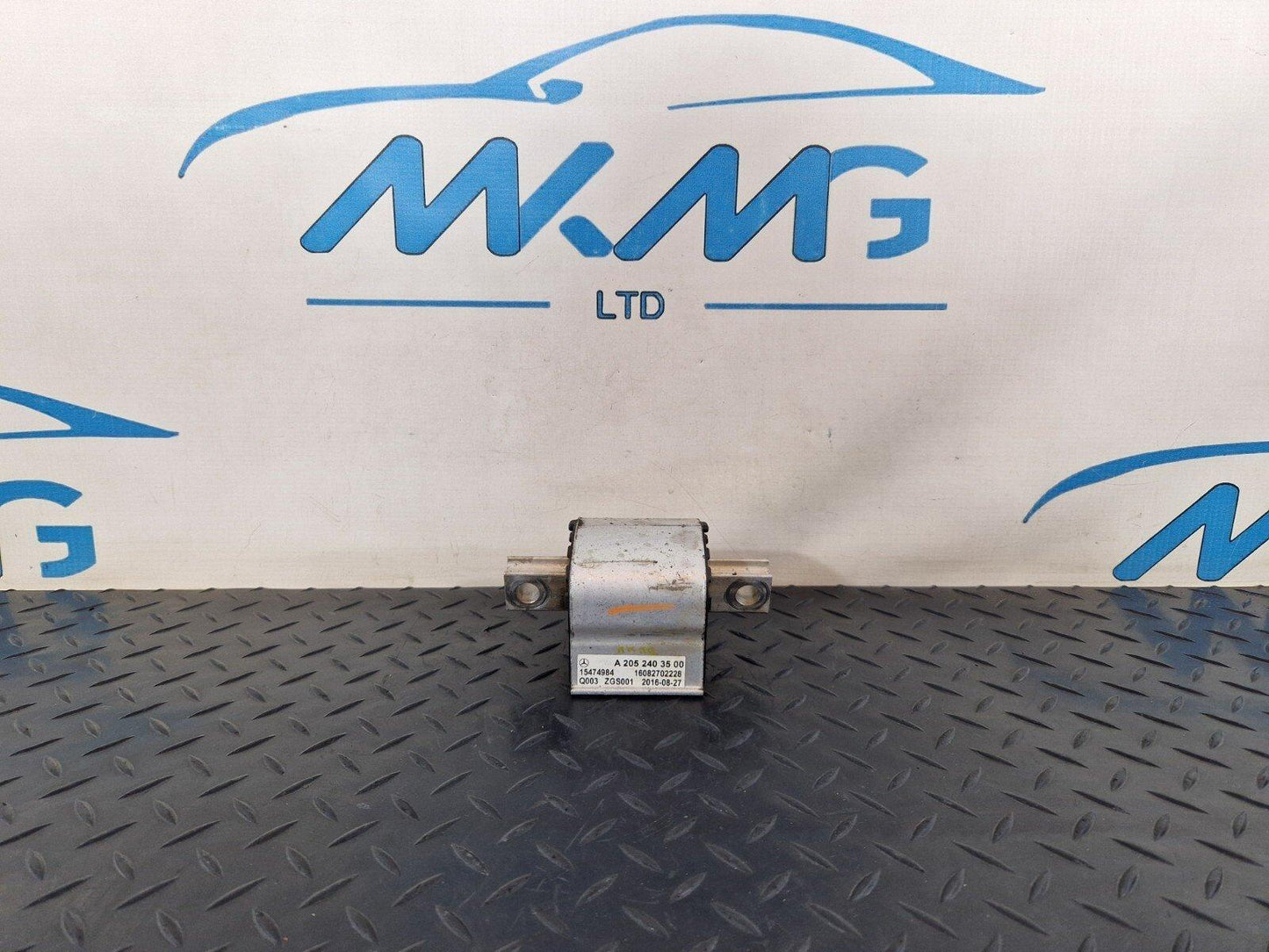 14-21 MERCEDES BENZ C300h W205 OEM TRANSMISSION GEARBOX REAR MOUNT A2052403500