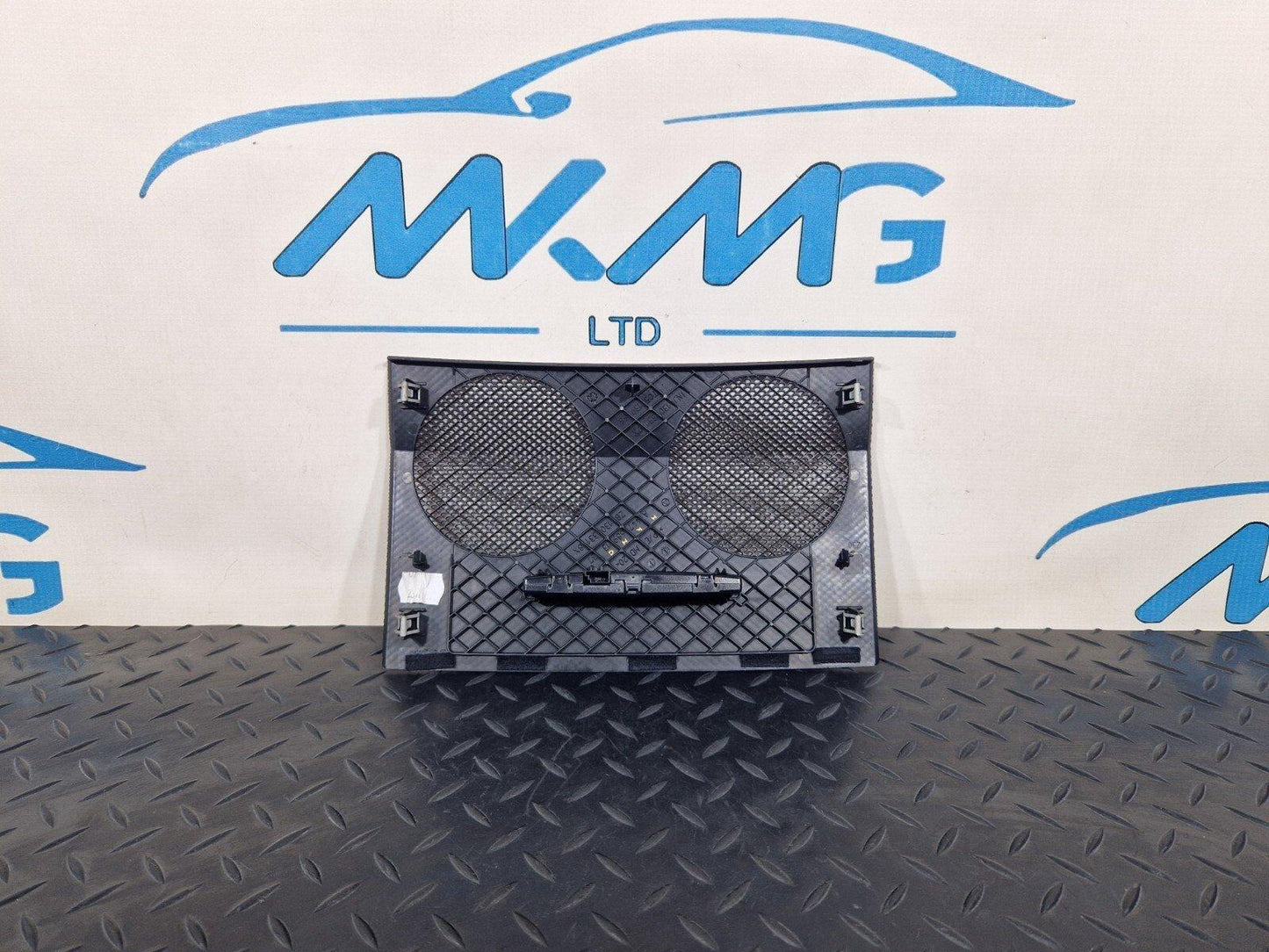 14-23 MERCEDES VITO W447 DASHBOARD CENTER SPEAKER COVER & PARKING SENSOR DISPLAY