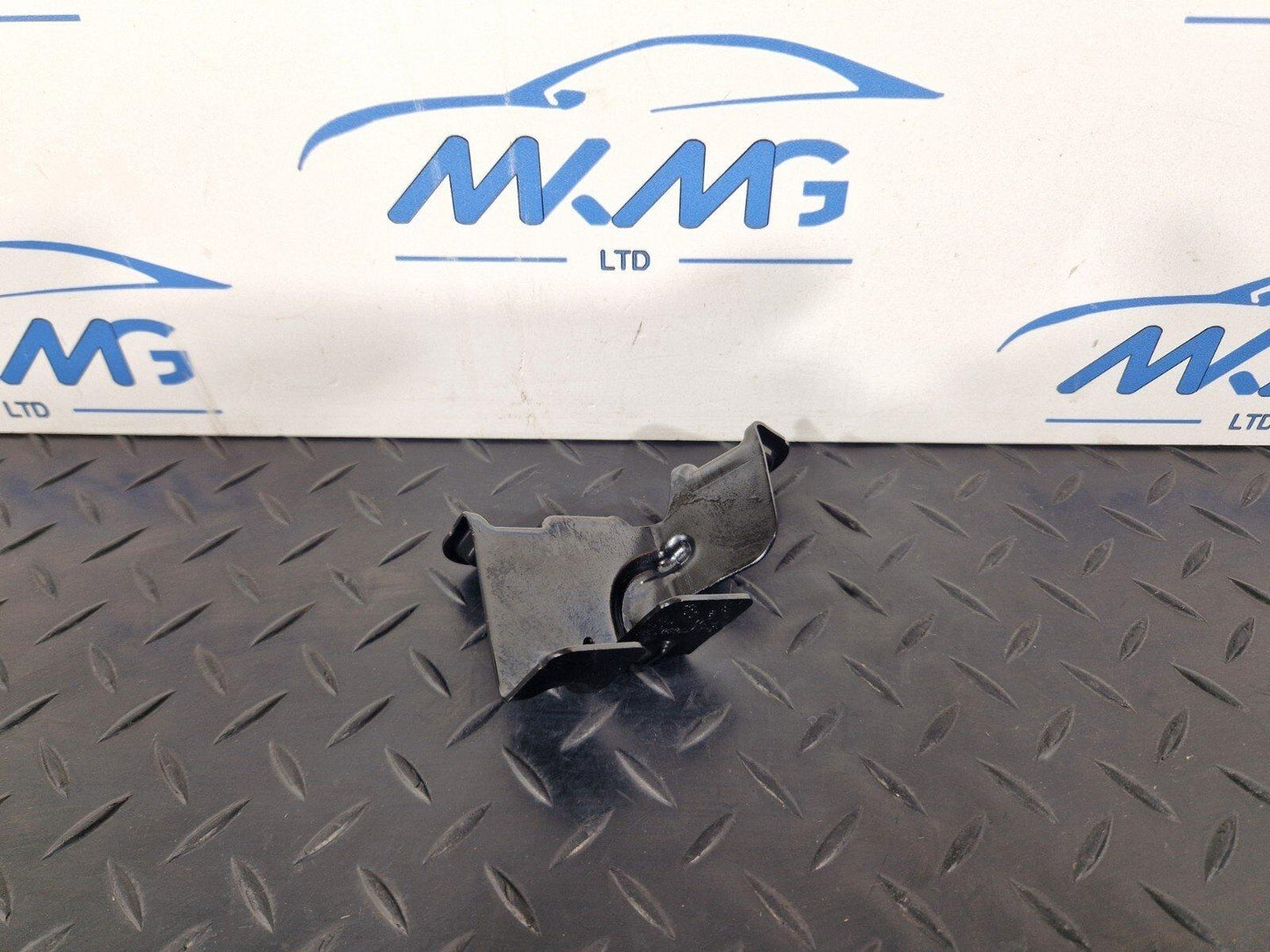 19-ON MERCEDES BENZ CLA C118 REAR RIGHT LOAD COMPARTMENT BRACKET A1776802203