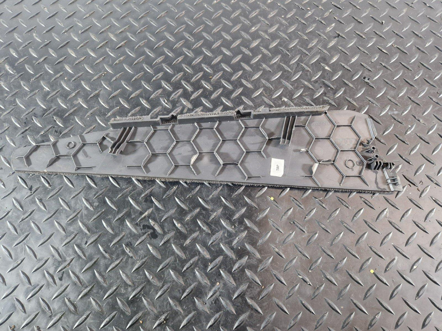 10-15 AUDI Q7 4L INTERIOR FRONT NS LEFT SEAT LOWER PANEL COVER 4L0881471