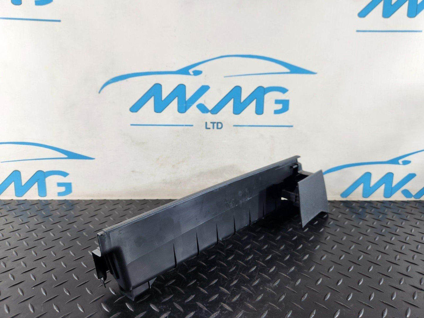 19-ON MERCEDES BENZ B CLASS W247 FRONT LEFT SEAT GUIDE RAIL COVER A2479190100