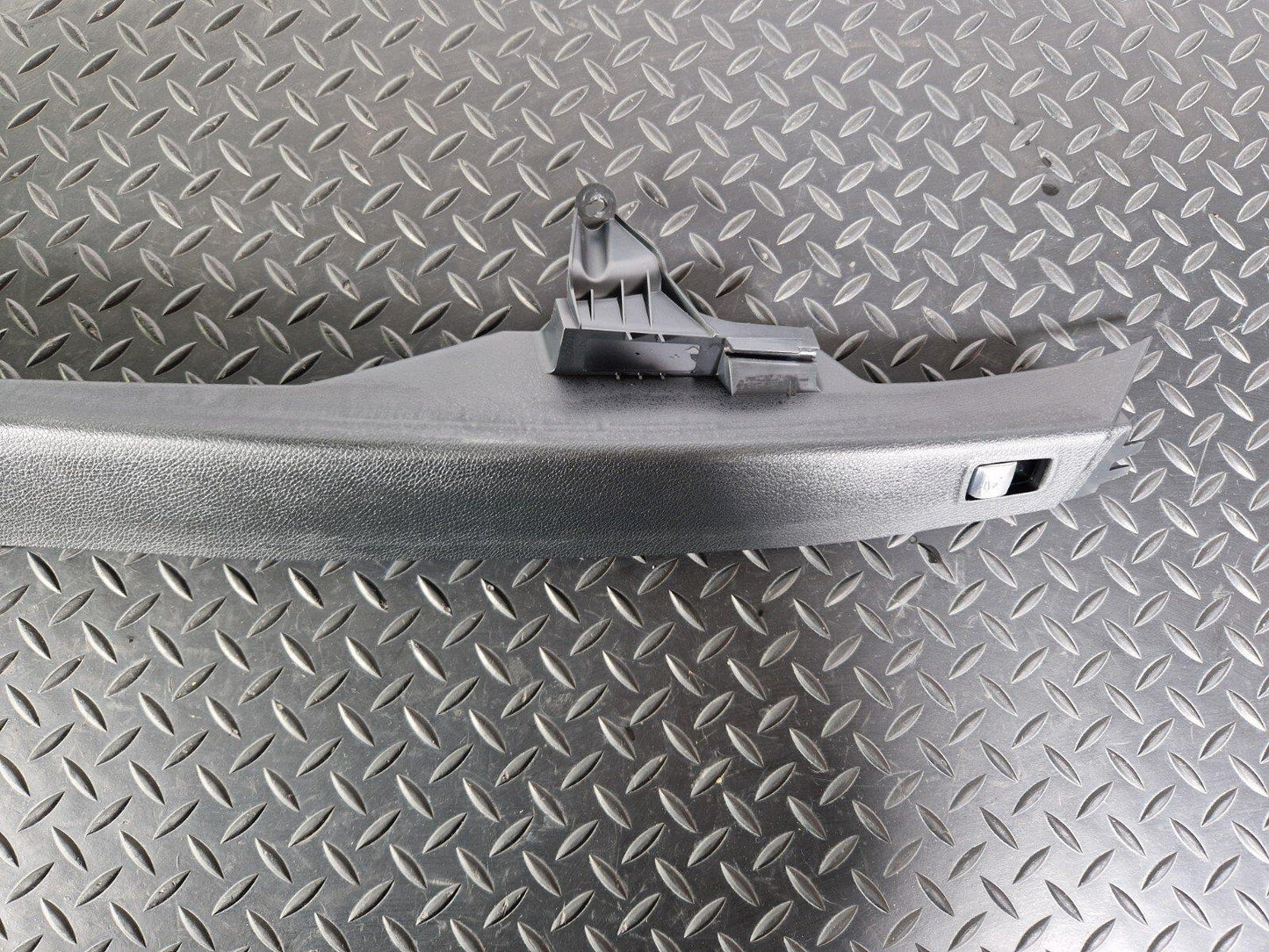 14-21 MERCEDES BENZ C220d W205 OEM REAR PASSENGER SIDE A2056903505