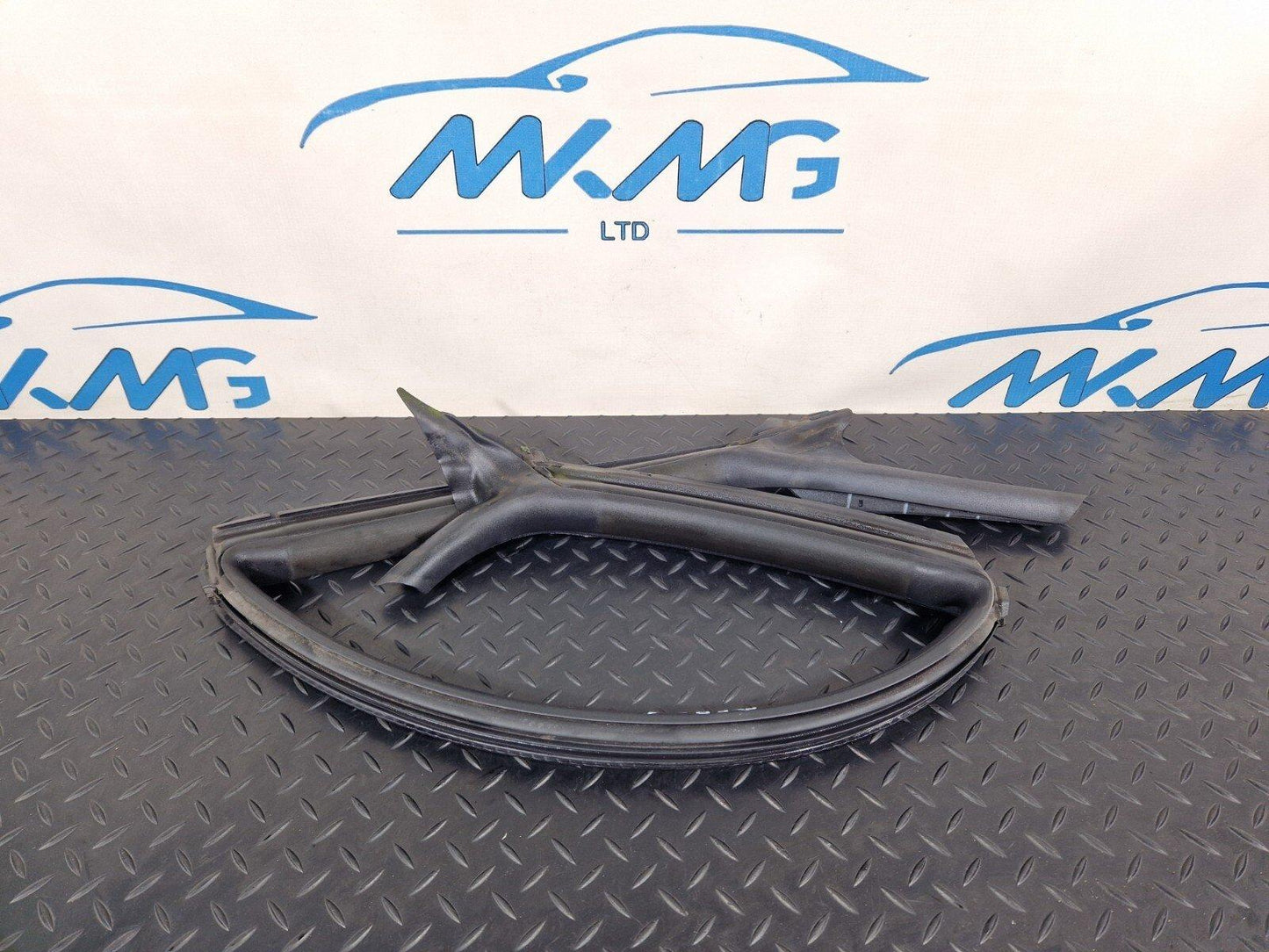 10-18 AUDI A7 4G S-LINE REAR RIGHT DOOR UPPER RUBBER WEATHER SEAL 4G8845696