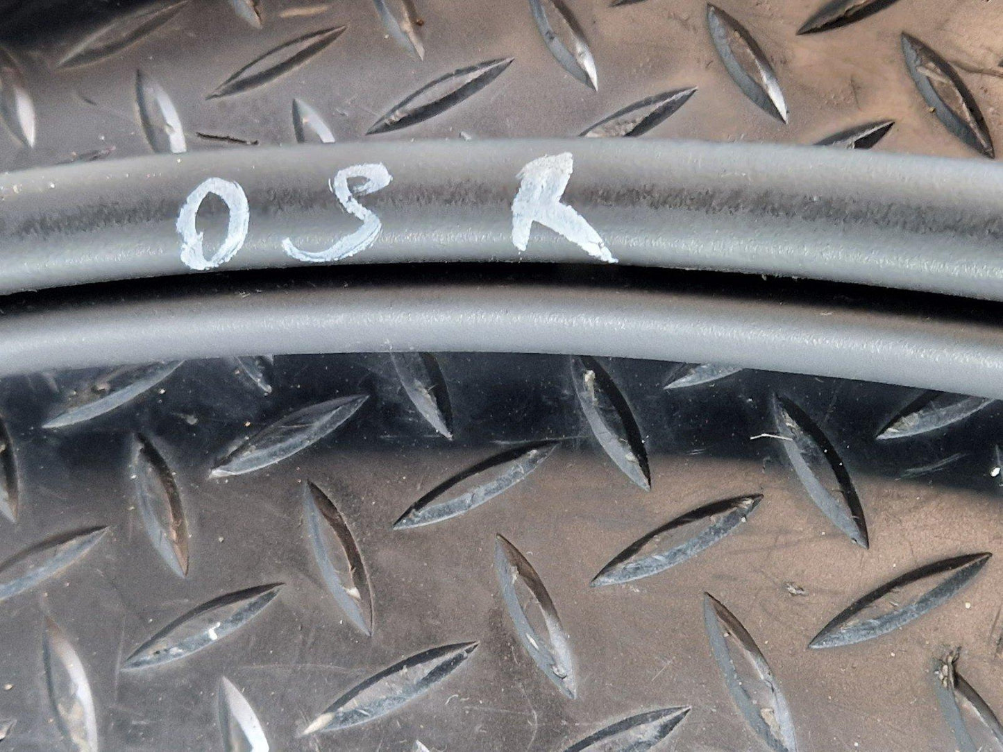 10-15 AUDI Q7 4L 3.0 TDI OEM REAR DOOR RUBBER SEAL FITS LEFT & RIGHT 4L0833721A