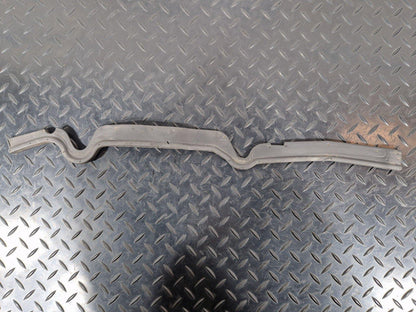 12-18 AUDI A6 C7 FRONT LEFT DRIVER FENDER UPPER SEAL STRIP  4G0823731