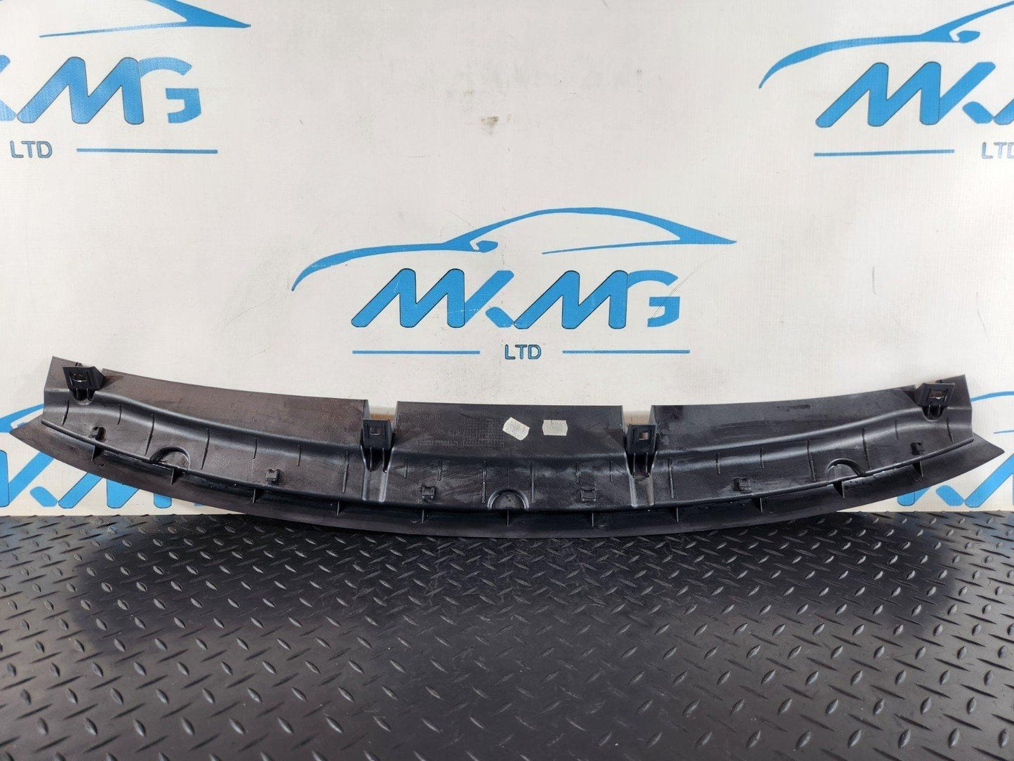 11-18 BMW 6 SERIES F13 GENUINE REAR WINDOW LOWER TRIM 7230011