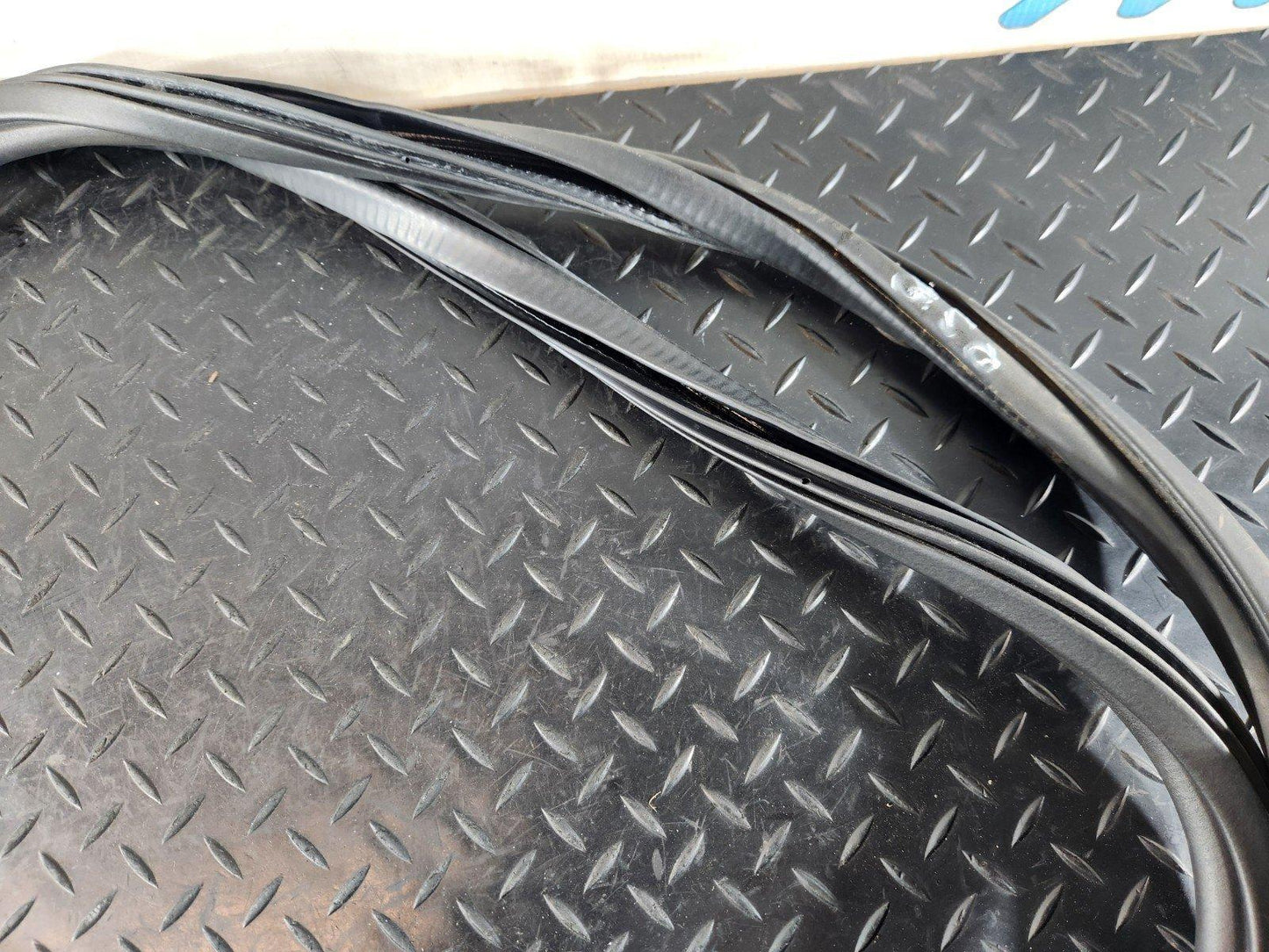 16-20 AUDI Q7 4M GENUINE REAR LEFT & RIGHT DOOR SEAL RUBBER STRIP 4M0833721C