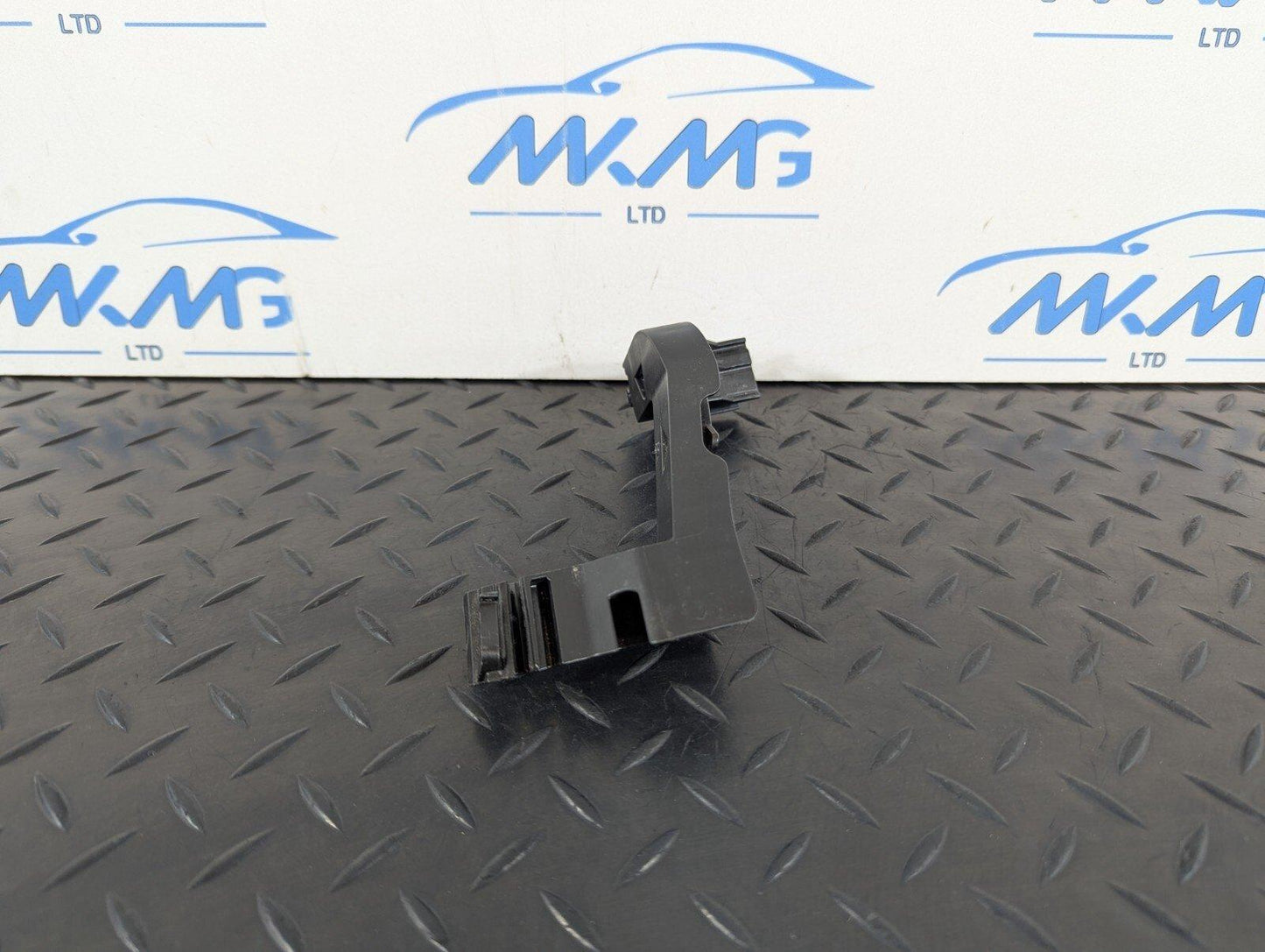 11-19 MERCEDES BENZ ML W166 GENUINE DOOR LOCK BRACKET A1667330114