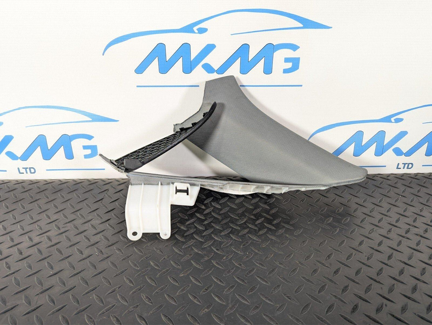 16-19 AUDI A4 B9 SALOON GENUINE OEM REAR RIGHT O/S  C-PILLAR TRIM 8W5867288