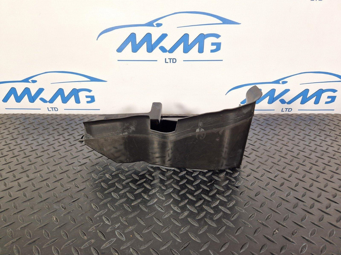 18-ON MERCEDES BENZ SPRINTER W907 W910 AUTO CONSOLE MOUNT BRACKET A9108804700