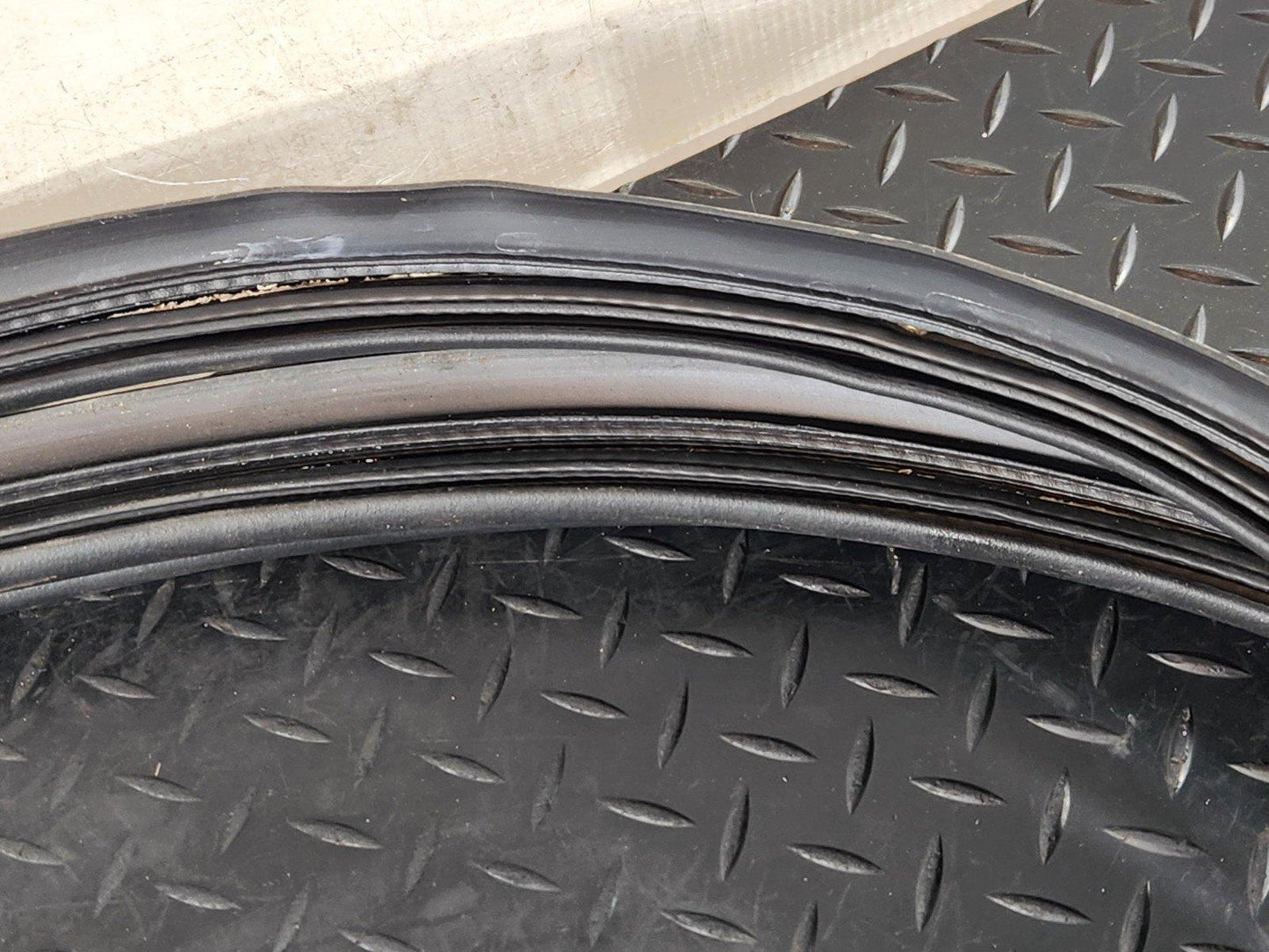 19-ON MERCEDES B CLASS W247 TAILGATE BOOT LID RUBBER SEAL A2477402100